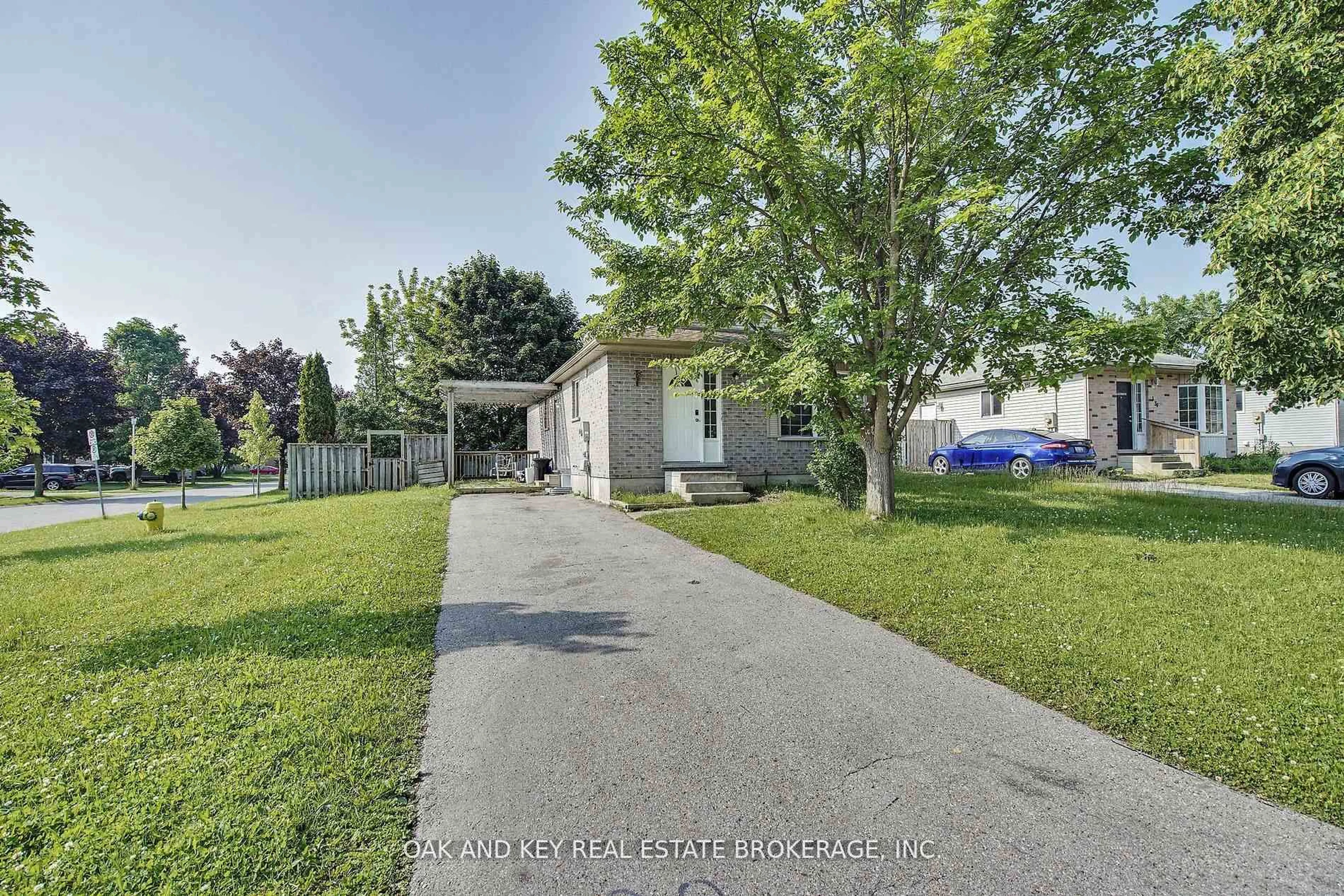 A pic from outside/outdoor area/front of a property/back of a property/a pic from drone, street for 330 FLEMING Dr, London East Ontario N5V 4Y6