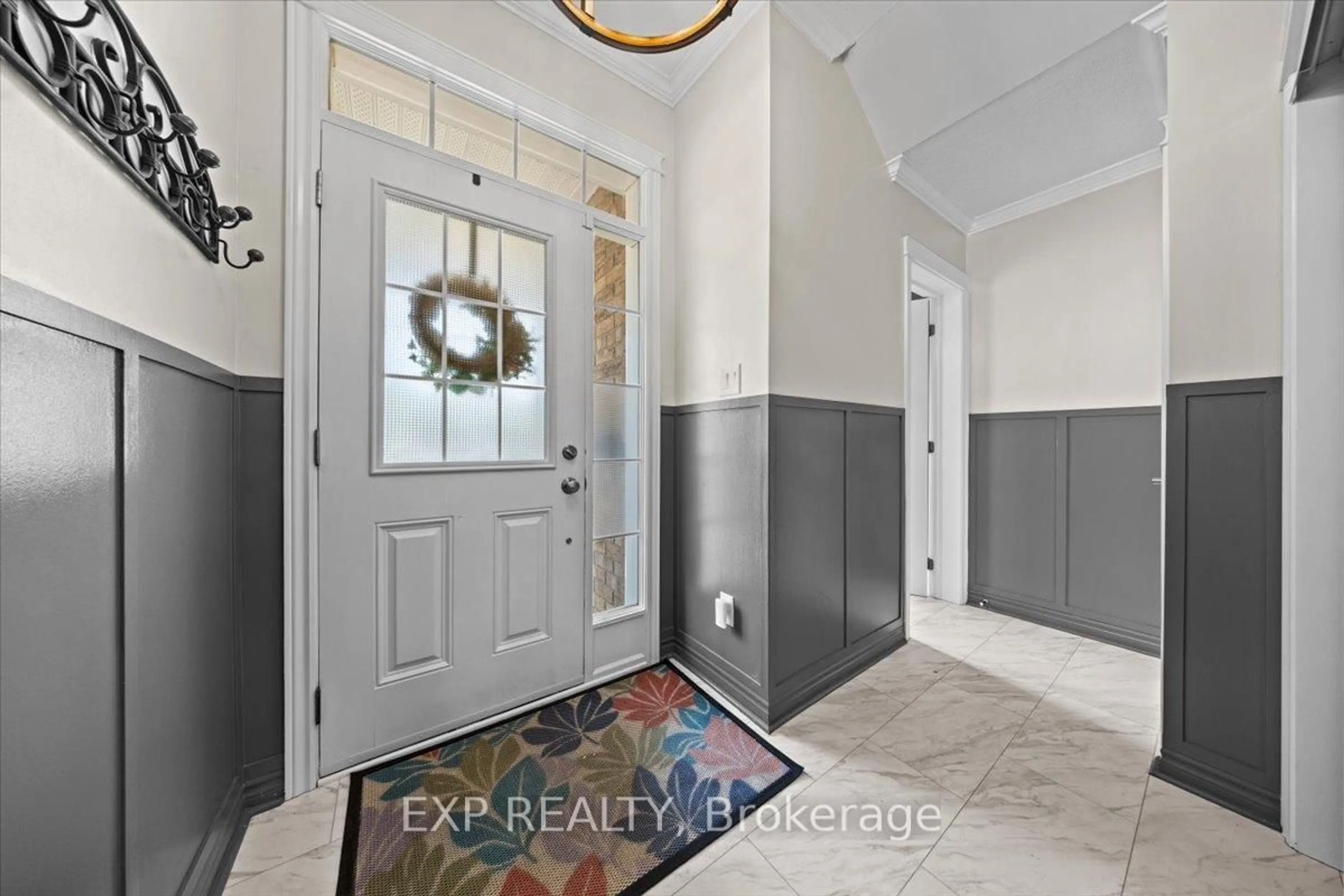 Indoor entryway for 728 Mayfly Cres, Ottawa Ontario K2J 6C9