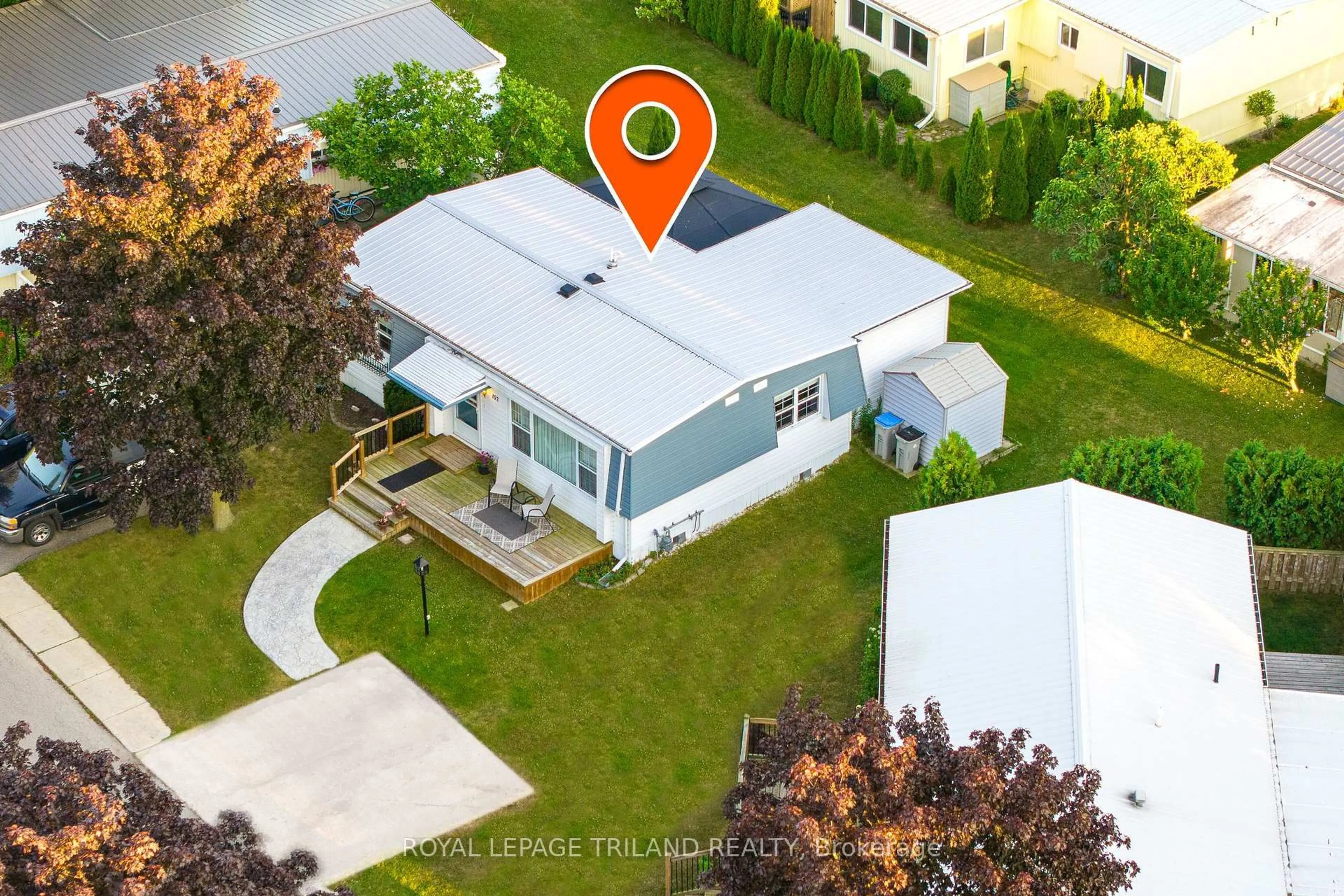 A pic from outside/outdoor area/front of a property/back of a property/a pic from drone, street for 152 Pebble Beach Pkwy, South Huron Ontario N0M 1T0