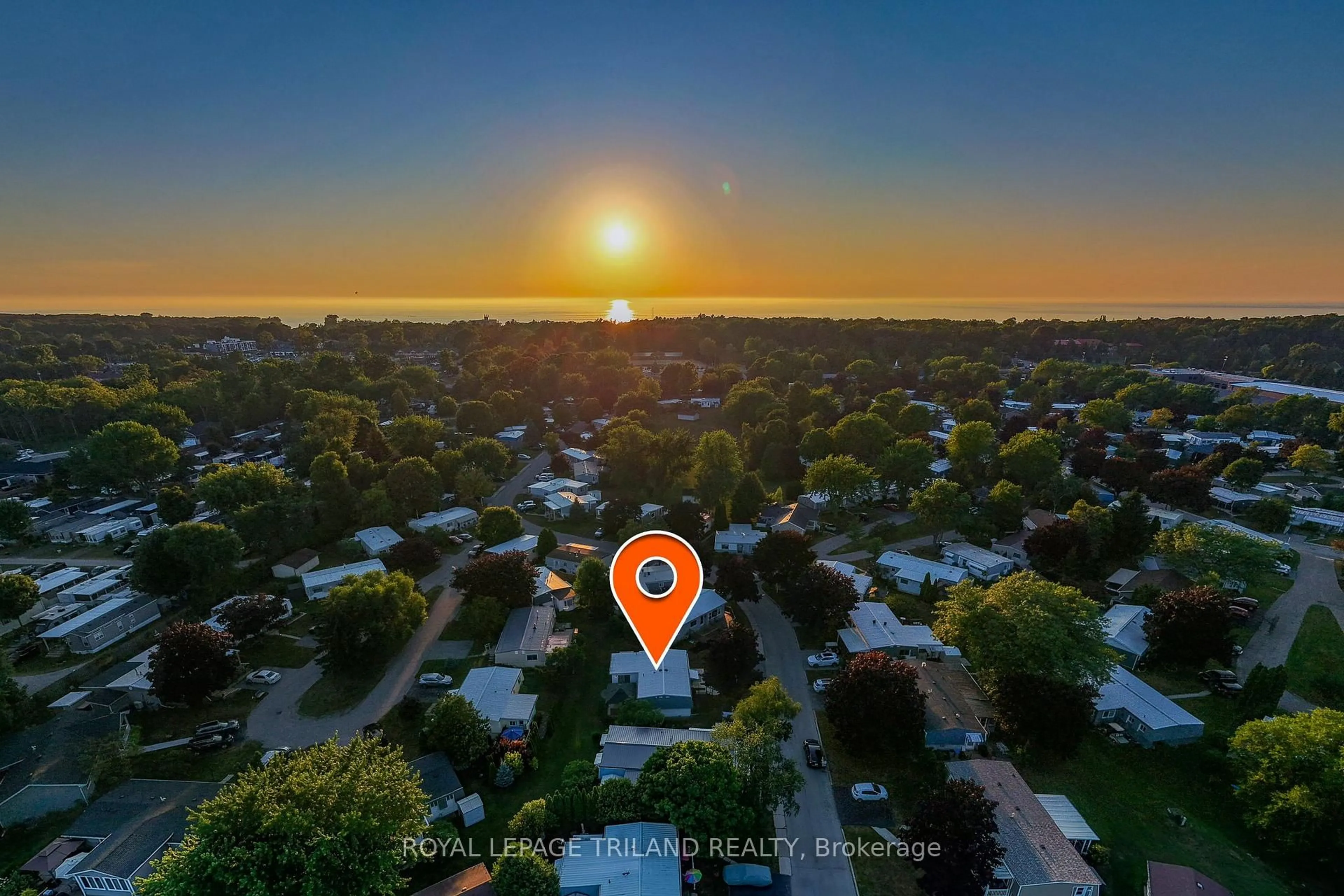 A pic from outside/outdoor area/front of a property/back of a property/a pic from drone, street for 152 Pebble Beach Pkwy, South Huron Ontario N0M 1T0