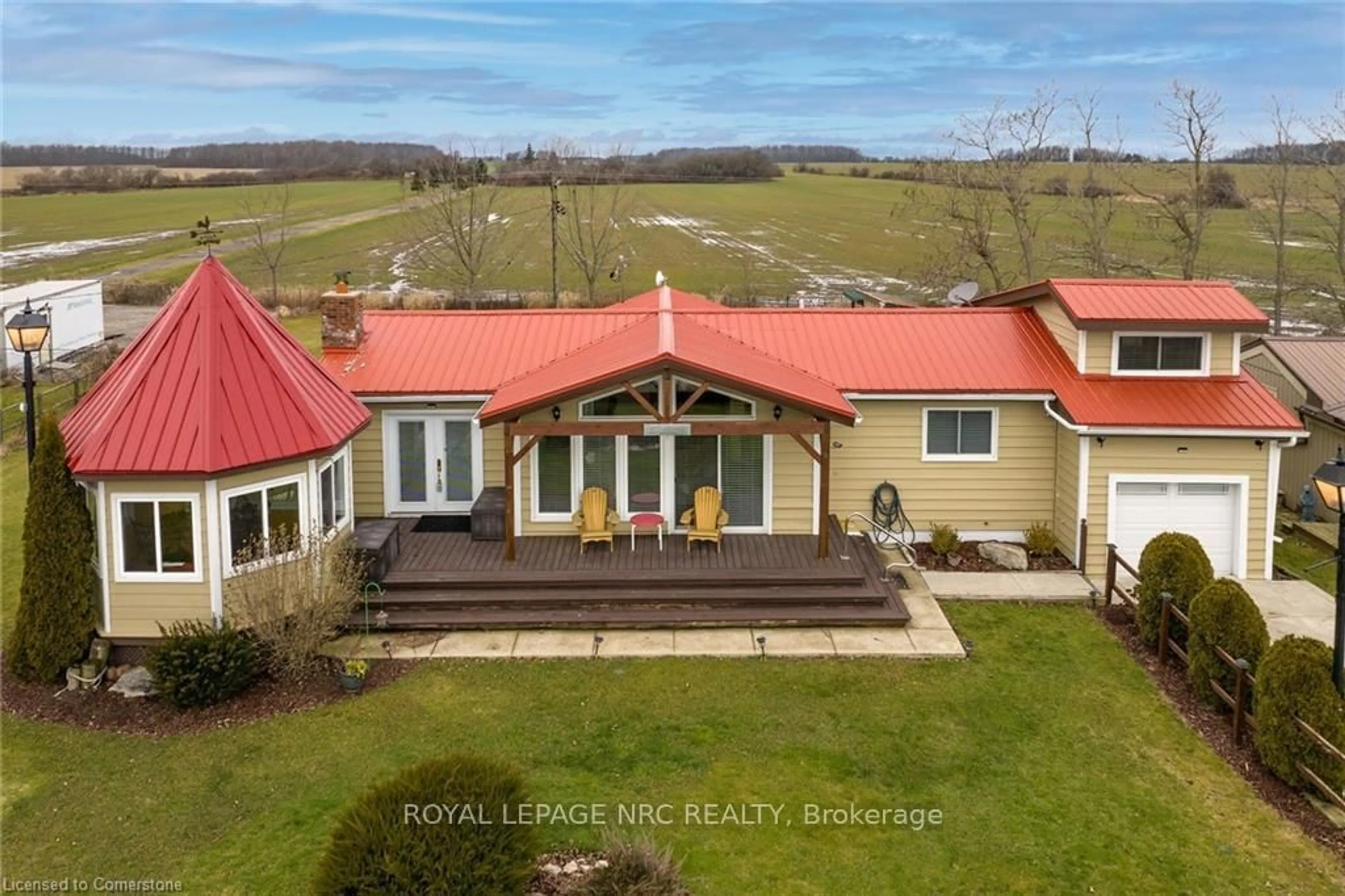 A pic from outside/outdoor area/front of a property/back of a property/a pic from drone, building for 817 Lakeshore Rd, Haldimand Ontario N0A 1P0
