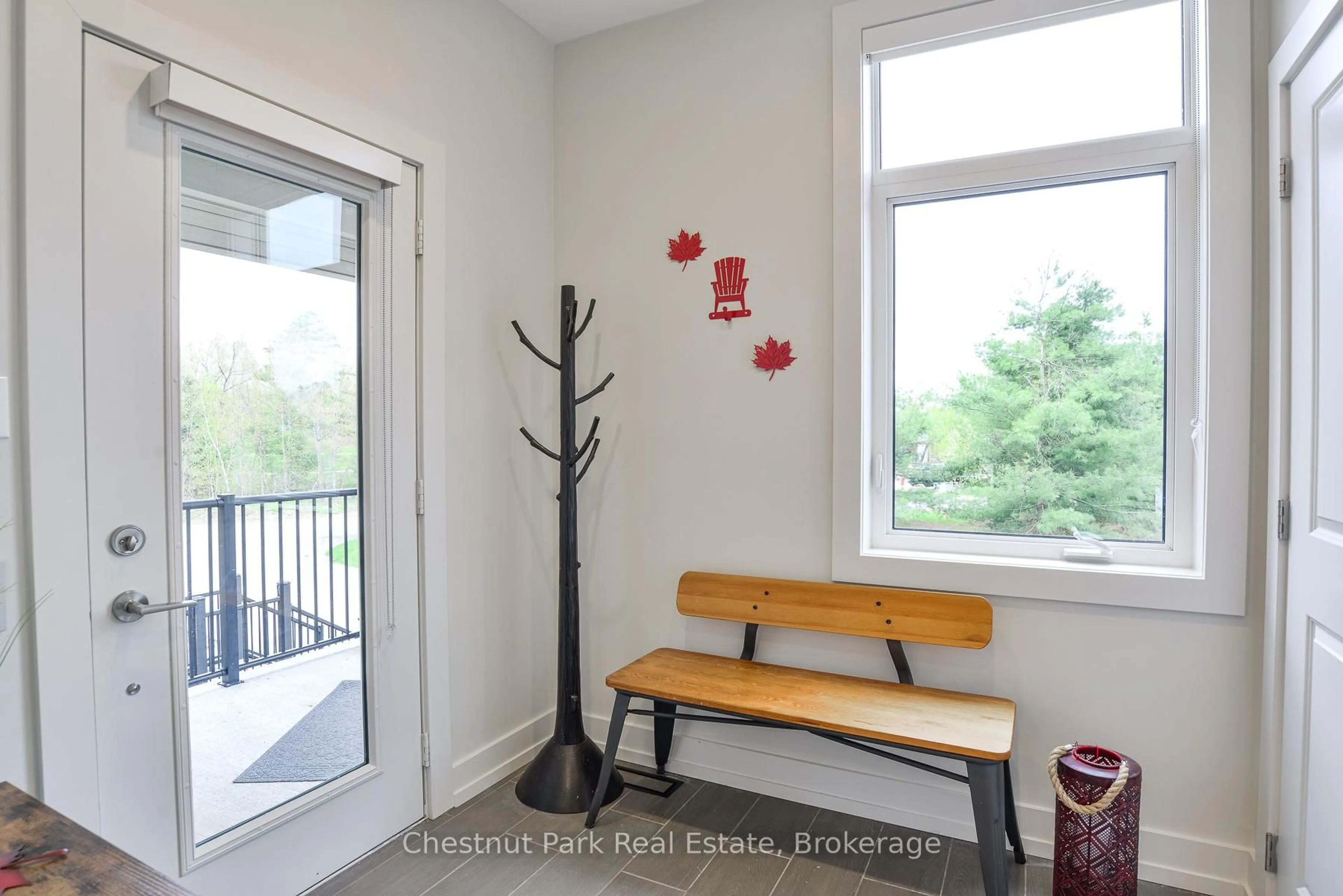 Indoor entryway for 55 ROCKMOUNT Cres, Gravenhurst Ontario P1P 0A6