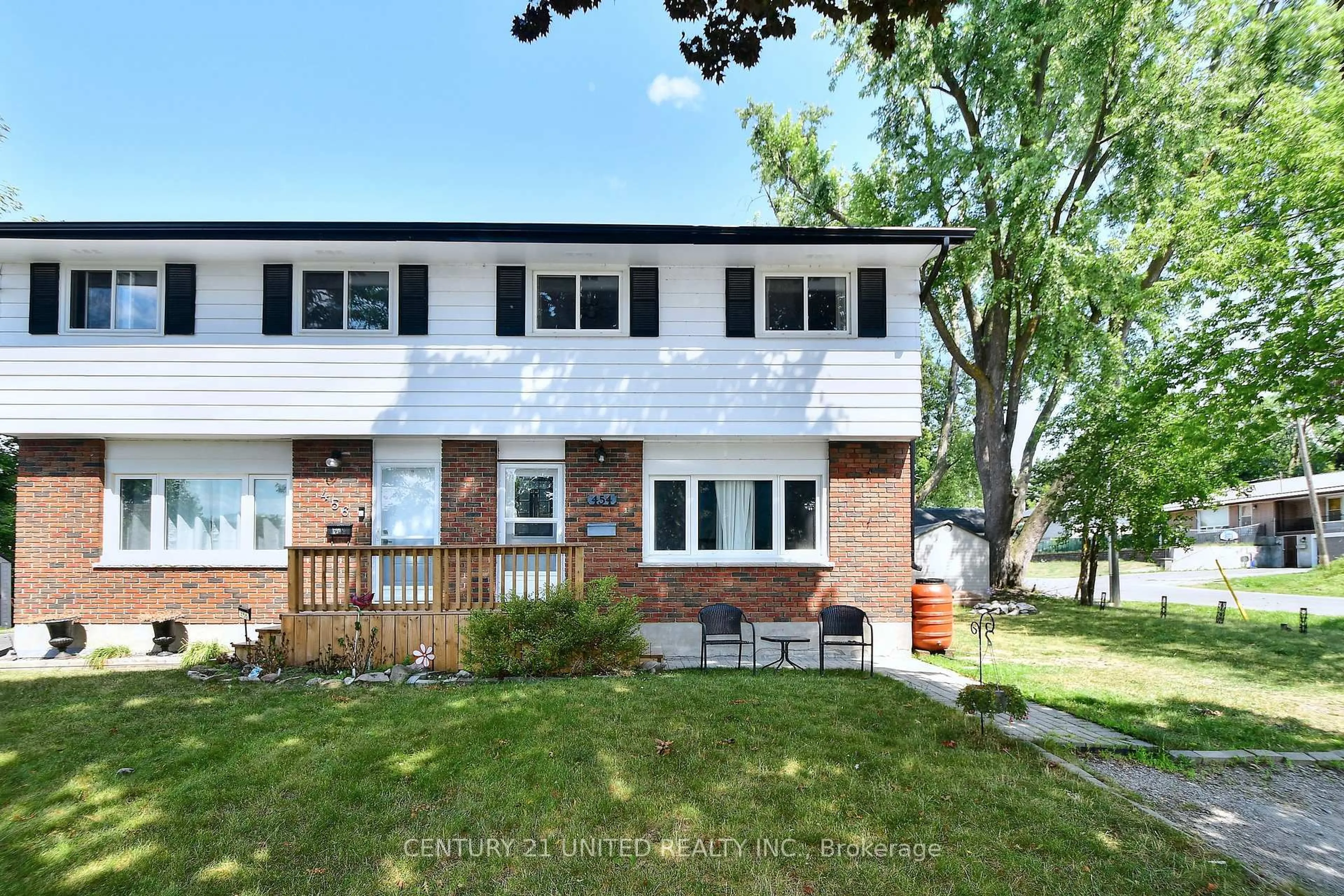 Home with vinyl exterior material, street for 454 Southpark Dr, Peterborough South Ontario K9J 1C3