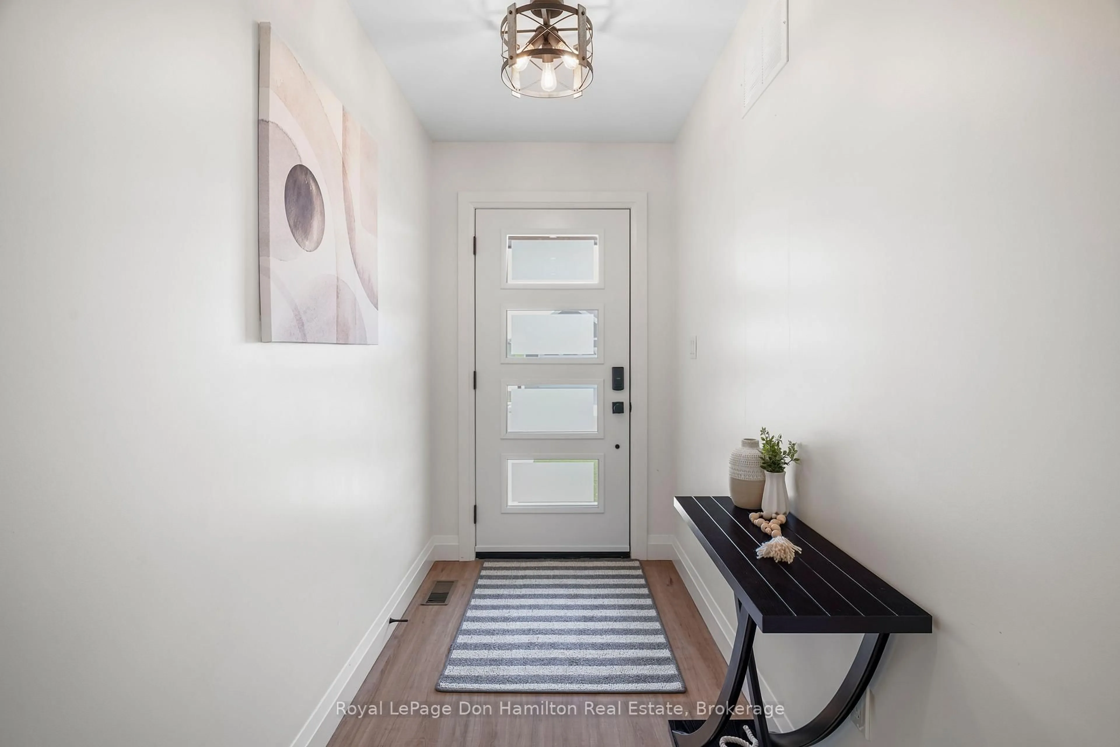 Indoor entryway for 655 Gloria St, North Huron Ontario N0M 1H0