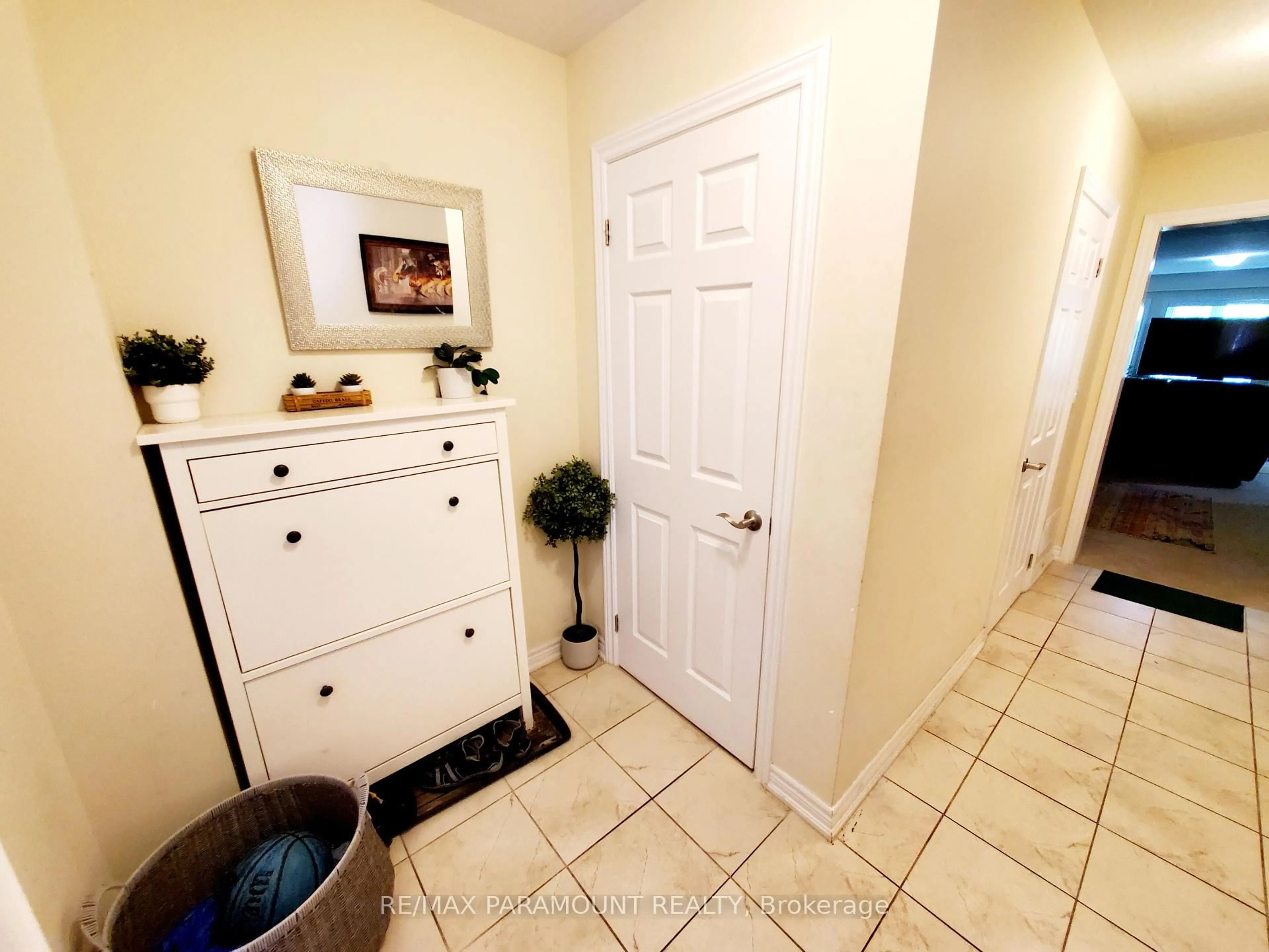 Indoor entryway for 570 Linden Dr #20, Cambridge Ontario N3H 0C9