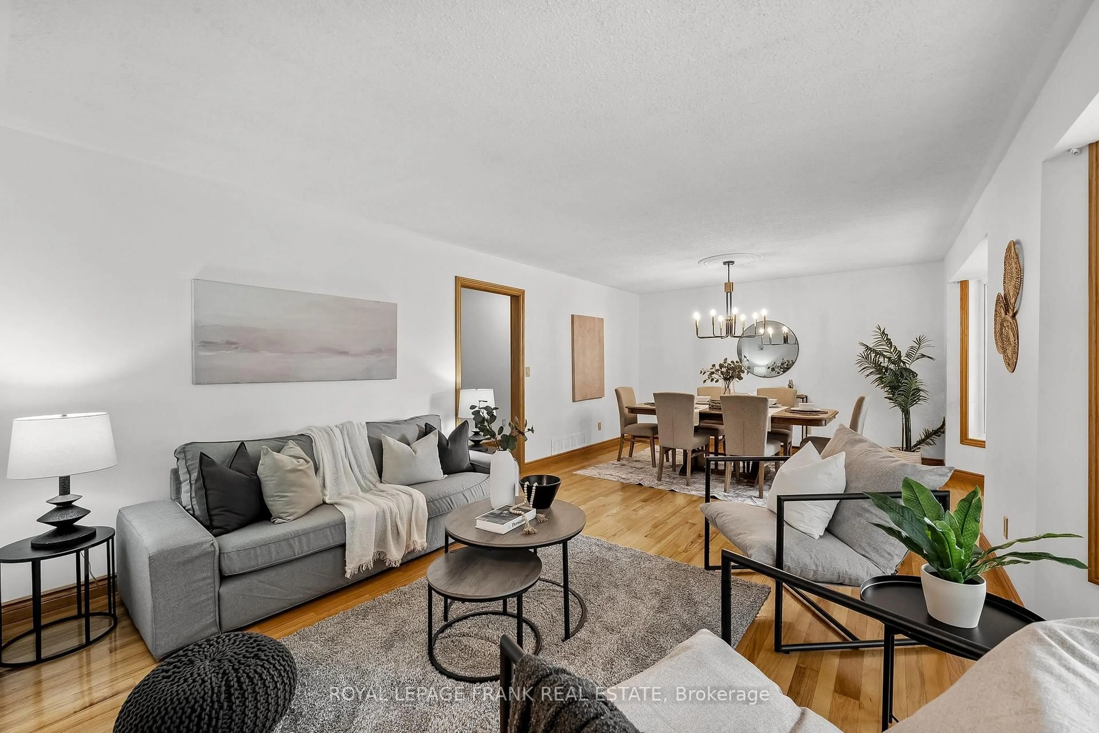Living room with furniture, wood/laminate floor for 3311 Zion Rd, Port Hope Ontario L1A 3V7