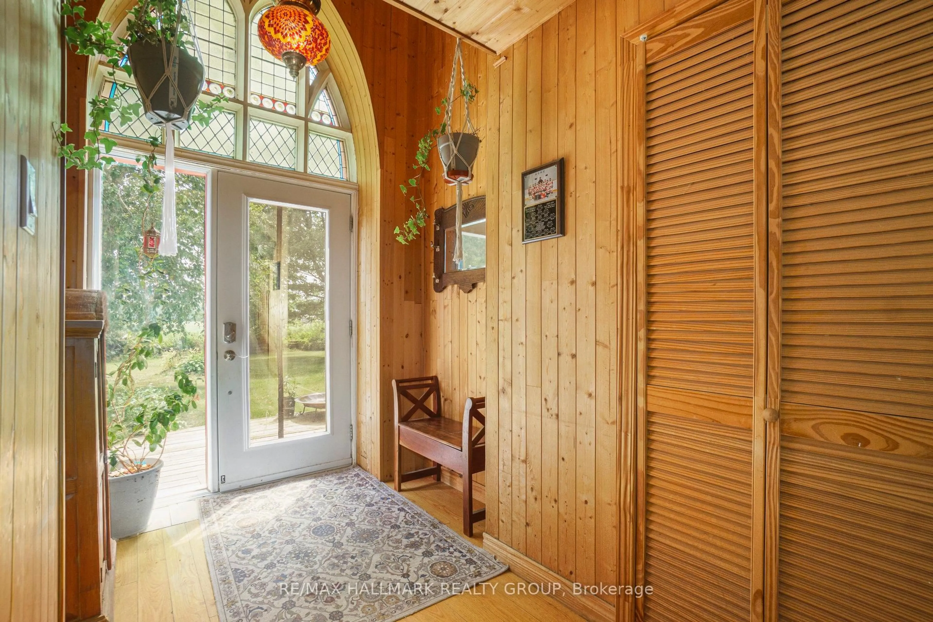 Indoor entryway for 10290 Redan Rd, Elizabethtown-Kitley Ontario K0G 1R0
