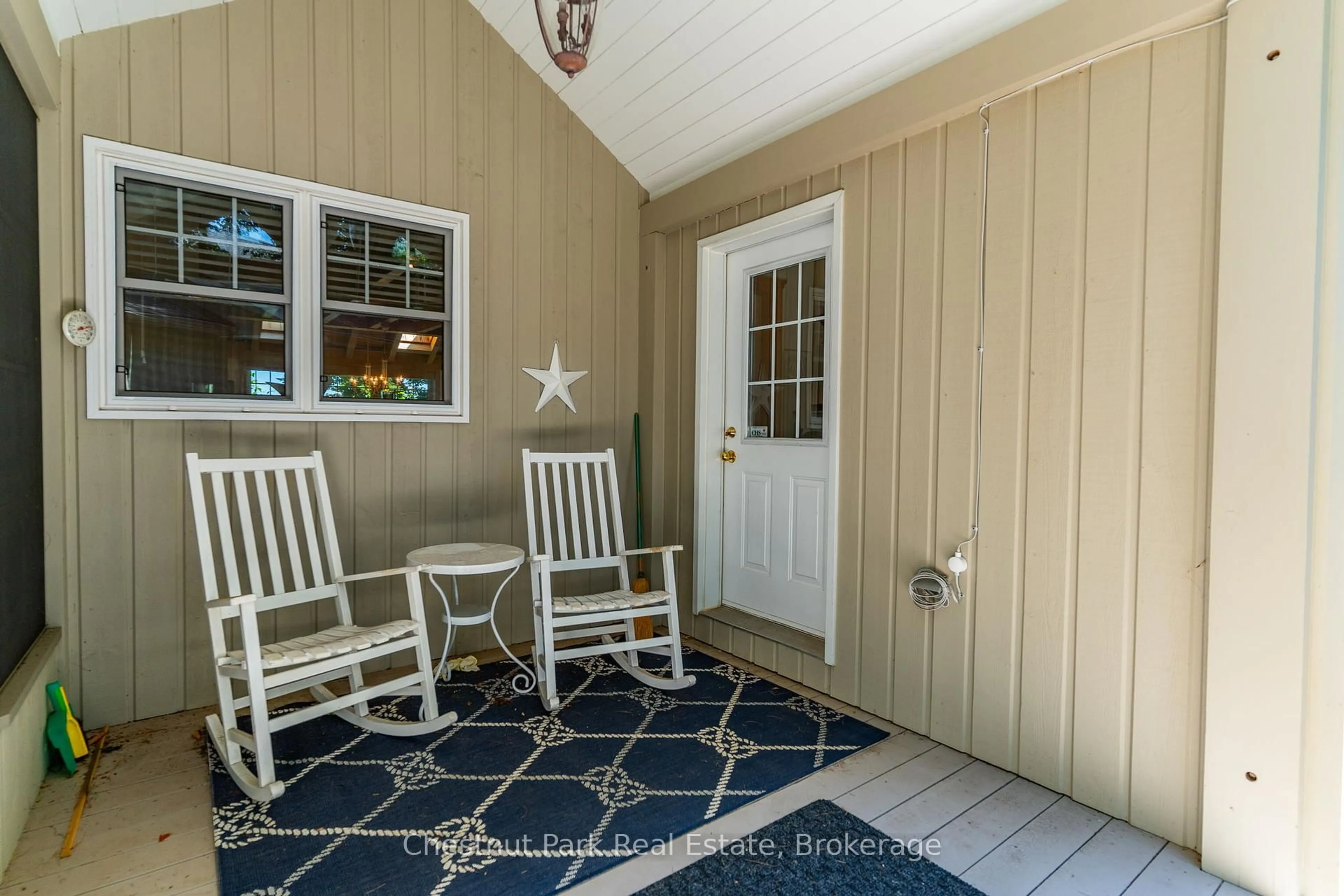 Indoor entryway for 1142 Mccracken's Lane, Minden Hills Ontario K0M 2K0