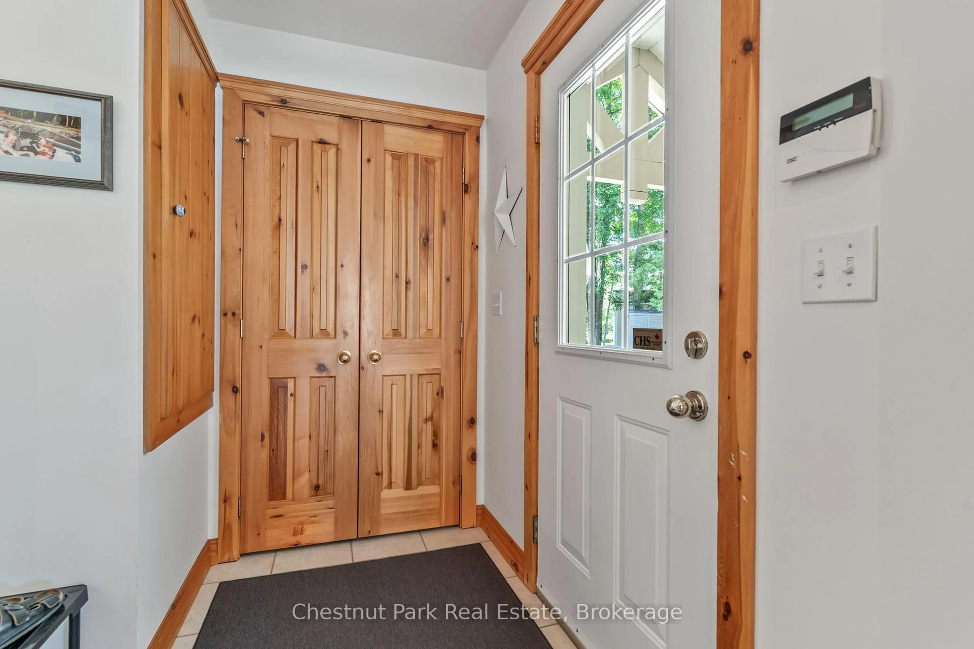 Indoor entryway for 1142 Mccracken's Lane, Minden Hills Ontario K0M 2K0