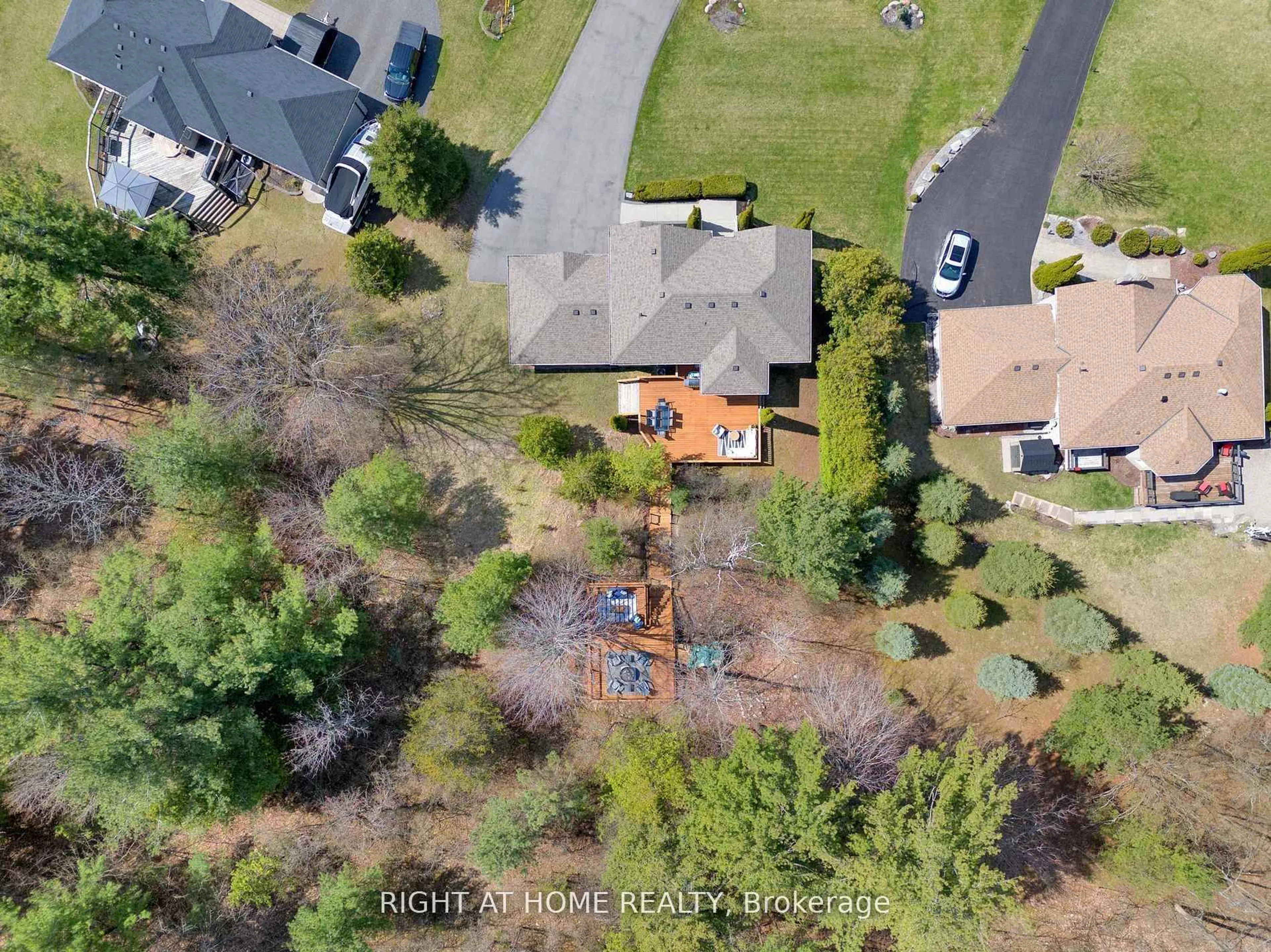 A pic from outside/outdoor area/front of a property/back of a property/a pic from drone, unknown for 47 Meadowland Dr, Hamilton Township Ontario K0K 1C0