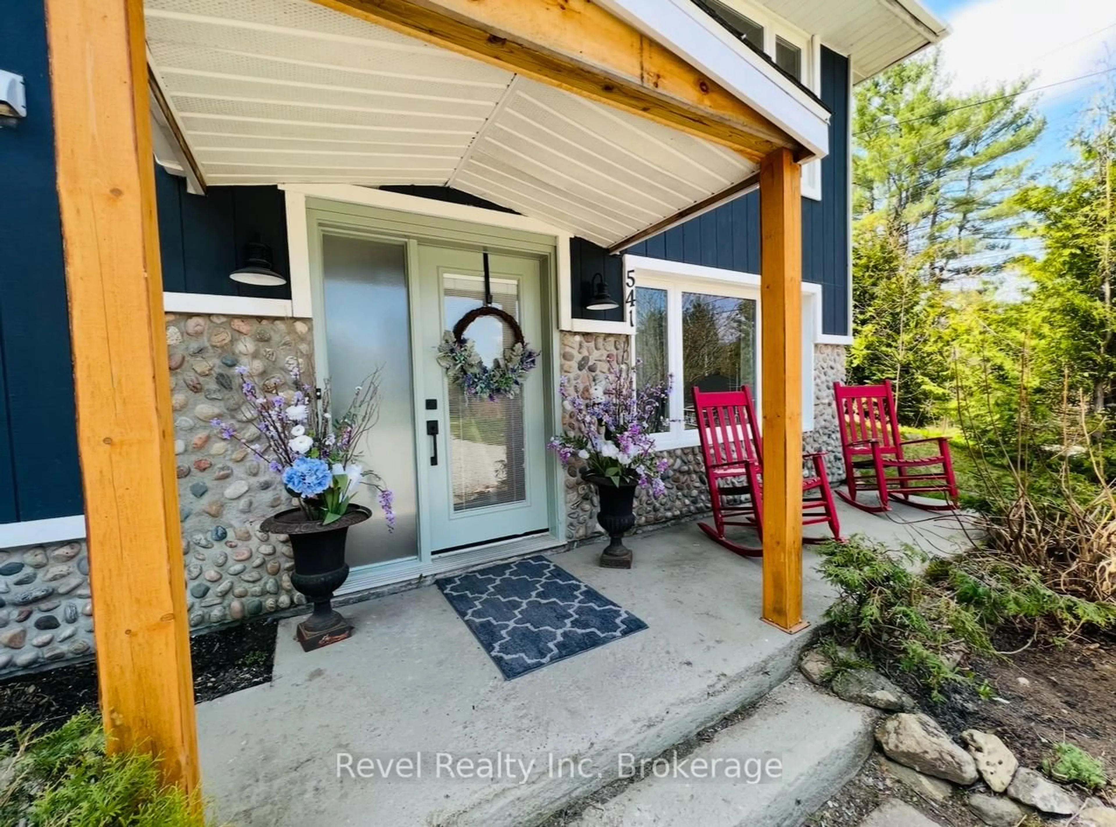 Indoor entryway for 541 DONALD St, Mattawa Ontario P0H 1V0