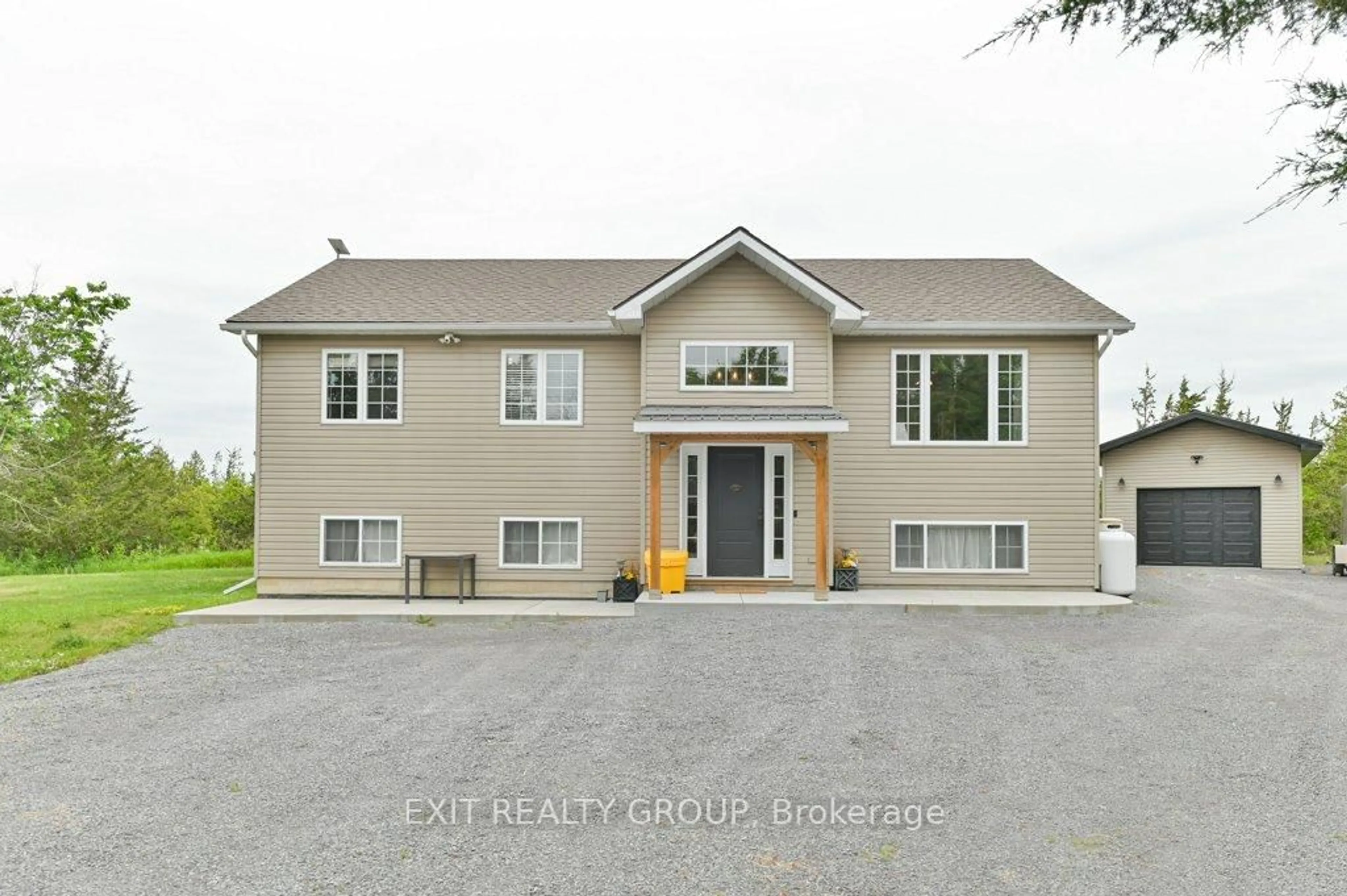 Home with vinyl exterior material, building for 2073 Shannon Rd, Shannonville Ontario K0K 3A0