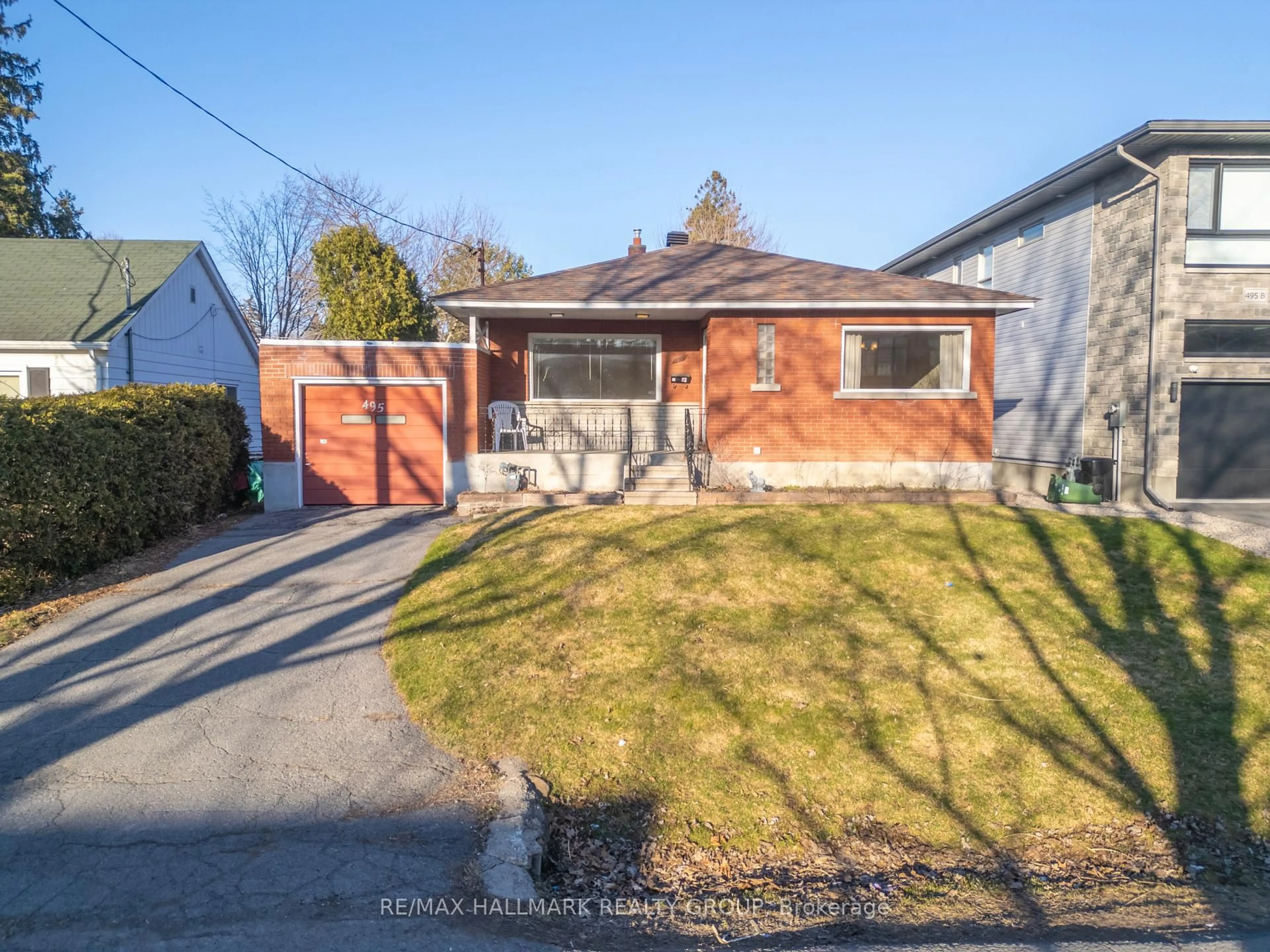 A pic from outside/outdoor area/front of a property/back of a property/a pic from drone, street for 495 Wentworth Ave, Ottawa Ontario K2B 5J9