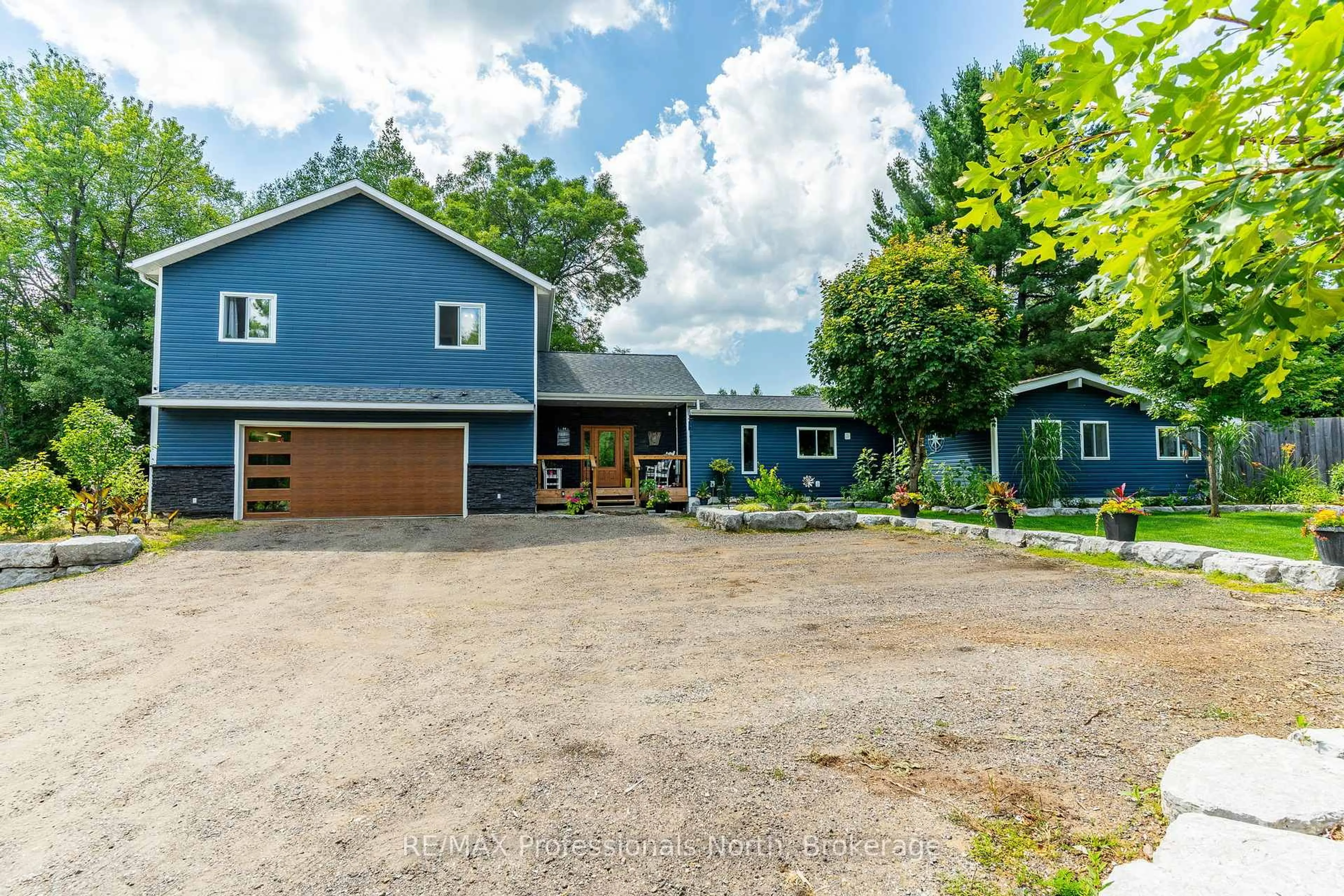 A pic from outside/outdoor area/front of a property/back of a property/a pic from drone, unknown for 1030 ALL SEASONS Crt, Algonquin Highlands Ontario K0M 1S0