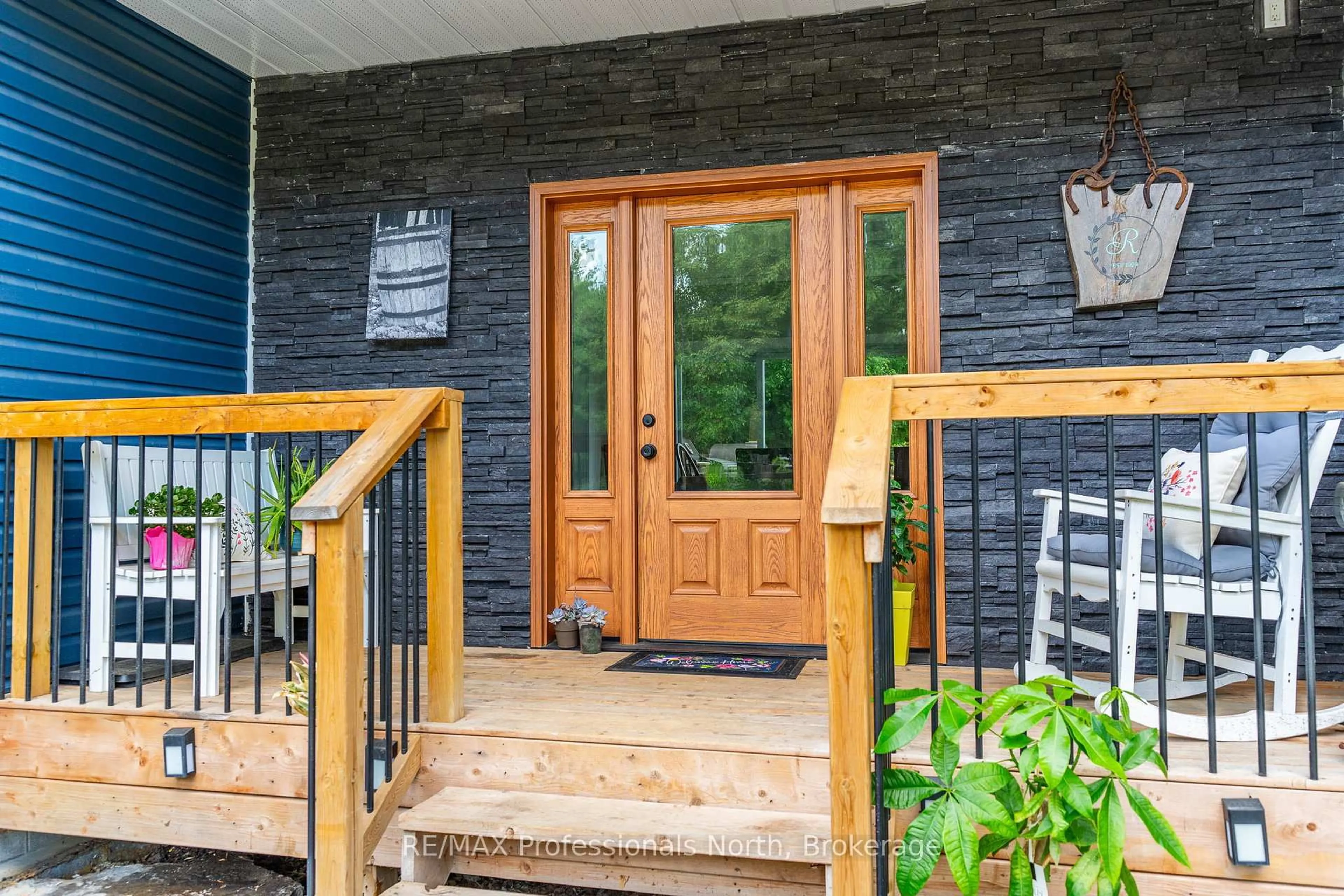 Indoor entryway for 1030 ALL SEASONS Crt, Algonquin Highlands Ontario K0M 1S0