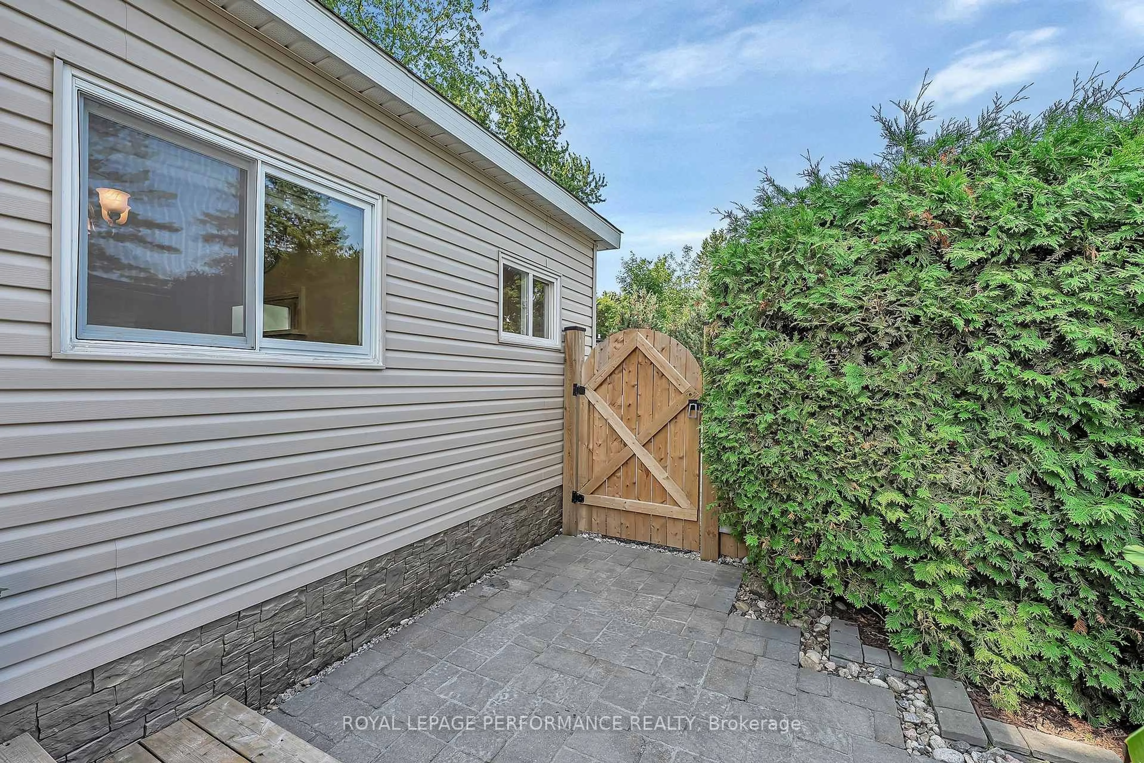 Unknown for 8 Bradley Green Crt, Ottawa Ontario K2S 1B7