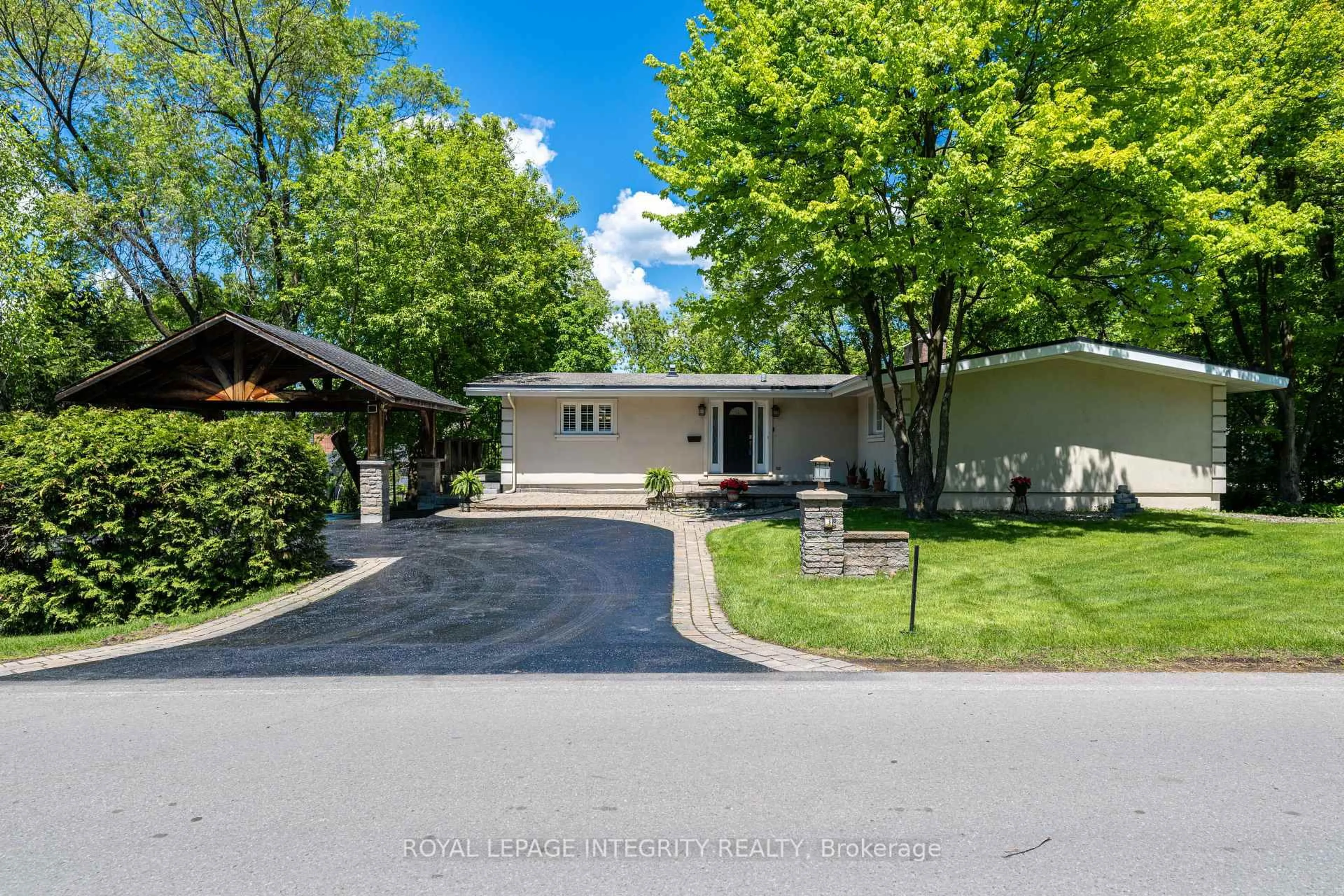 A pic from outside/outdoor area/front of a property/back of a property/a pic from drone, street for 3 Briarcliffe Dr, Ottawa Ontario K1J 6E3