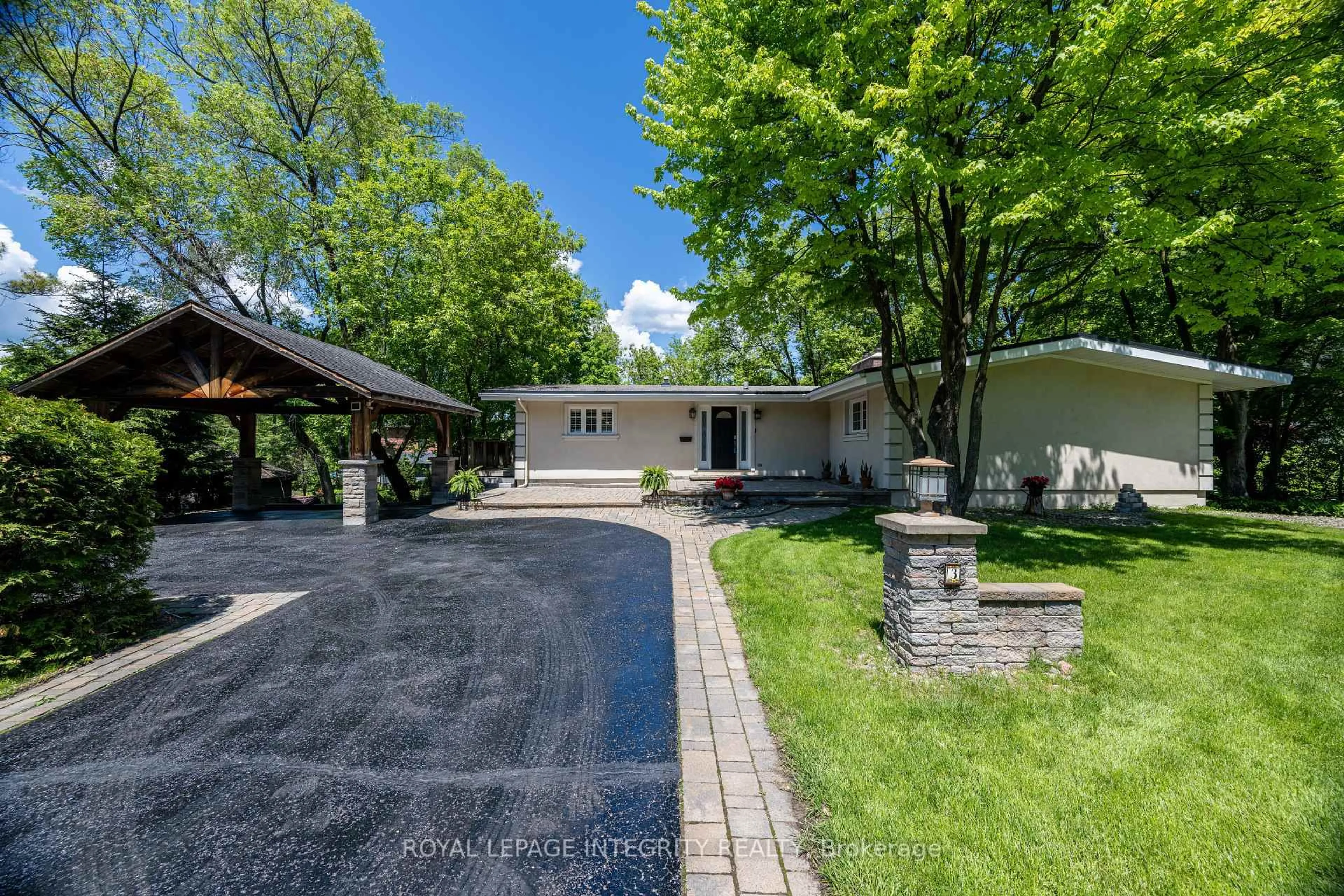 A pic from outside/outdoor area/front of a property/back of a property/a pic from drone, street for 3 Briarcliffe Dr, Ottawa Ontario K1J 6E3