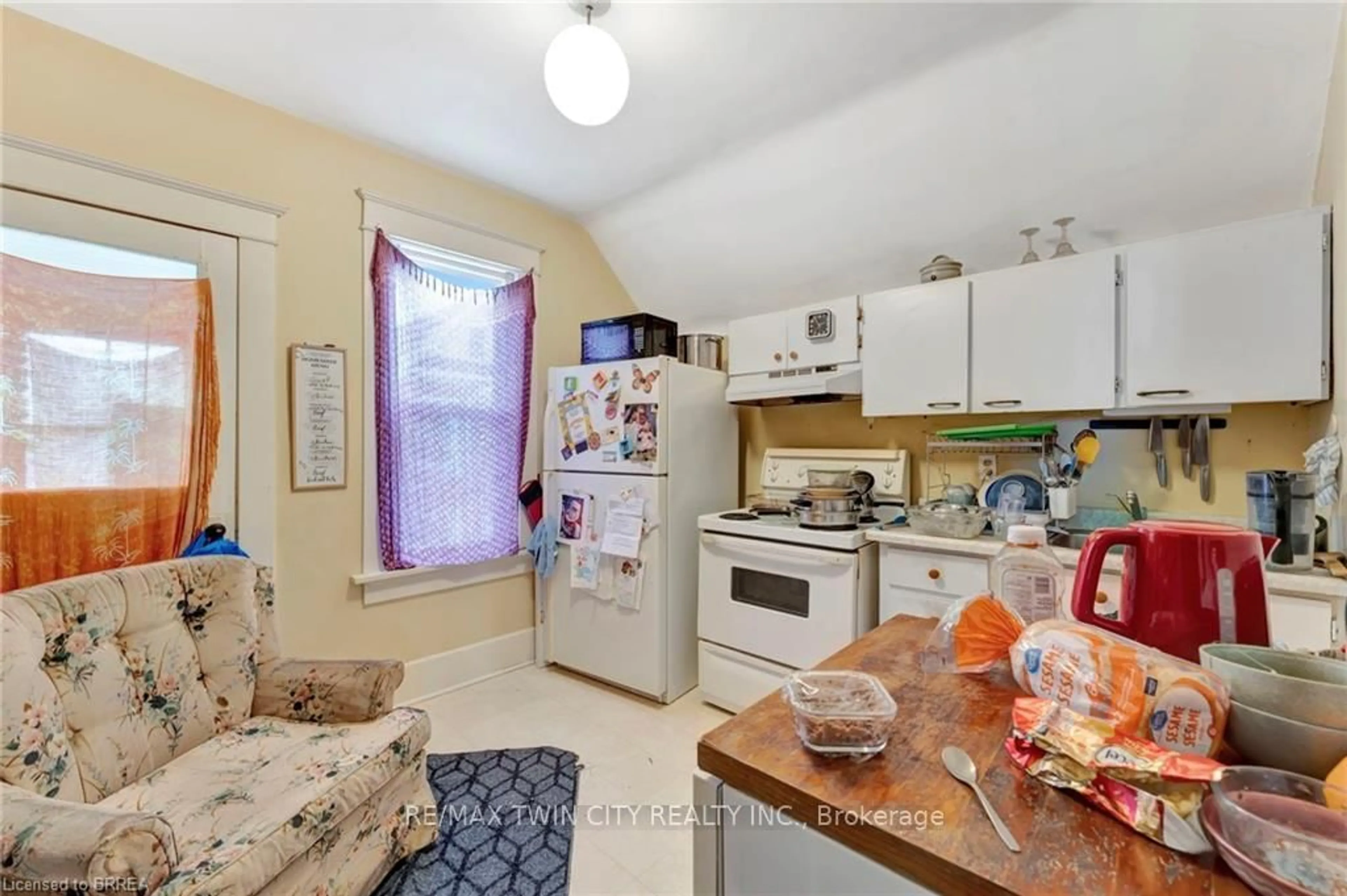 Standard kitchen, unknown for 14-20 Brubacher St, Kitchener Ontario N2H 2V9