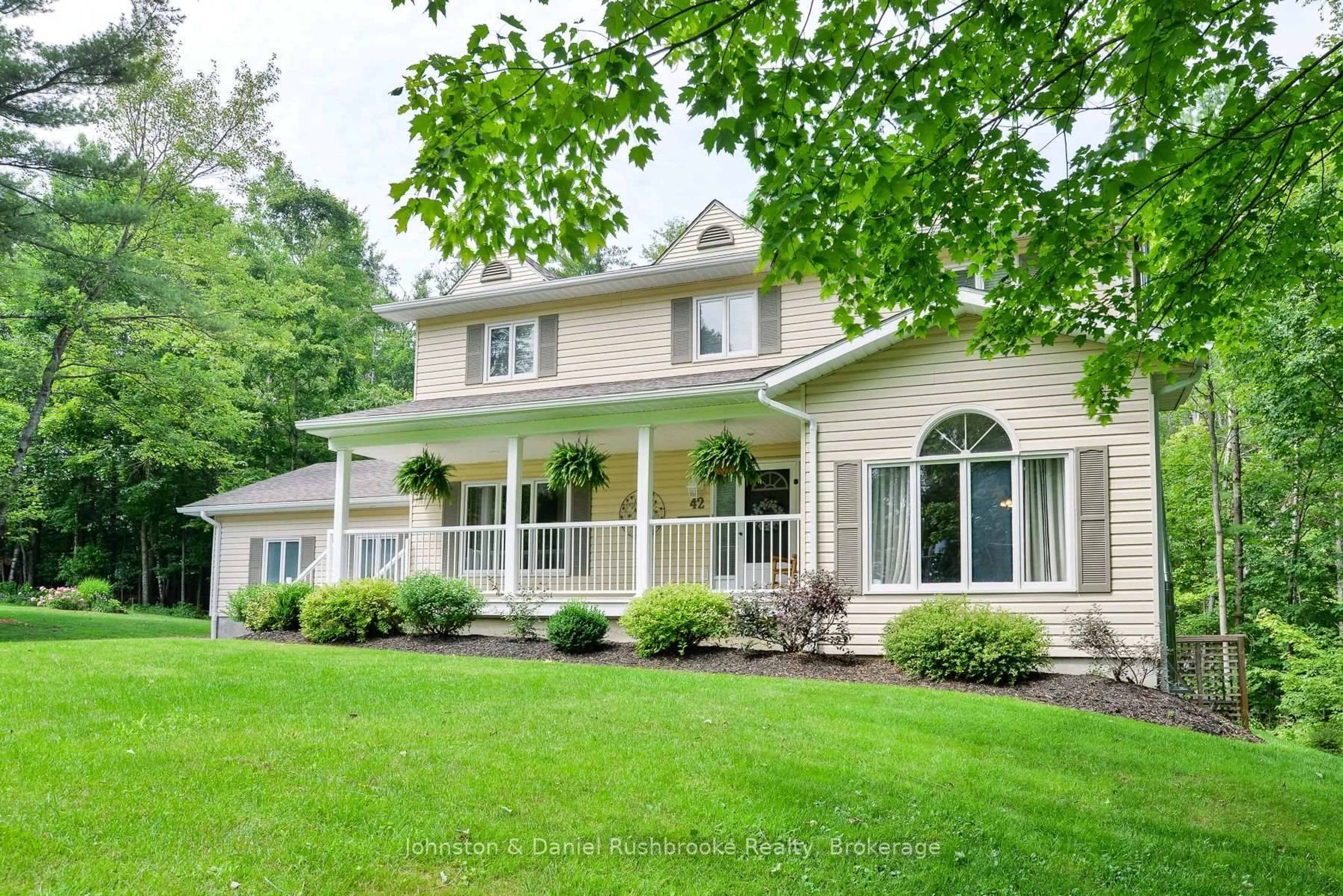 Home with vinyl exterior material, street for 42 McCrank Dr, Bracebridge Ontario P1L 1B1