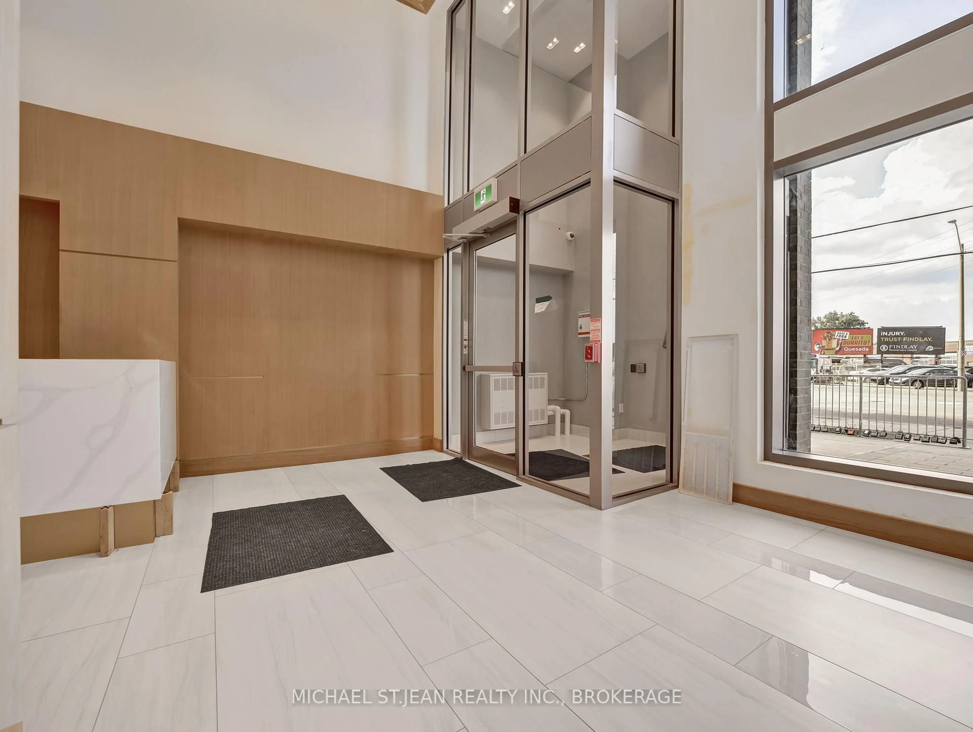 Indoor foyer for 2782 Barton St #1418, Hamilton Ontario L8E 0L3