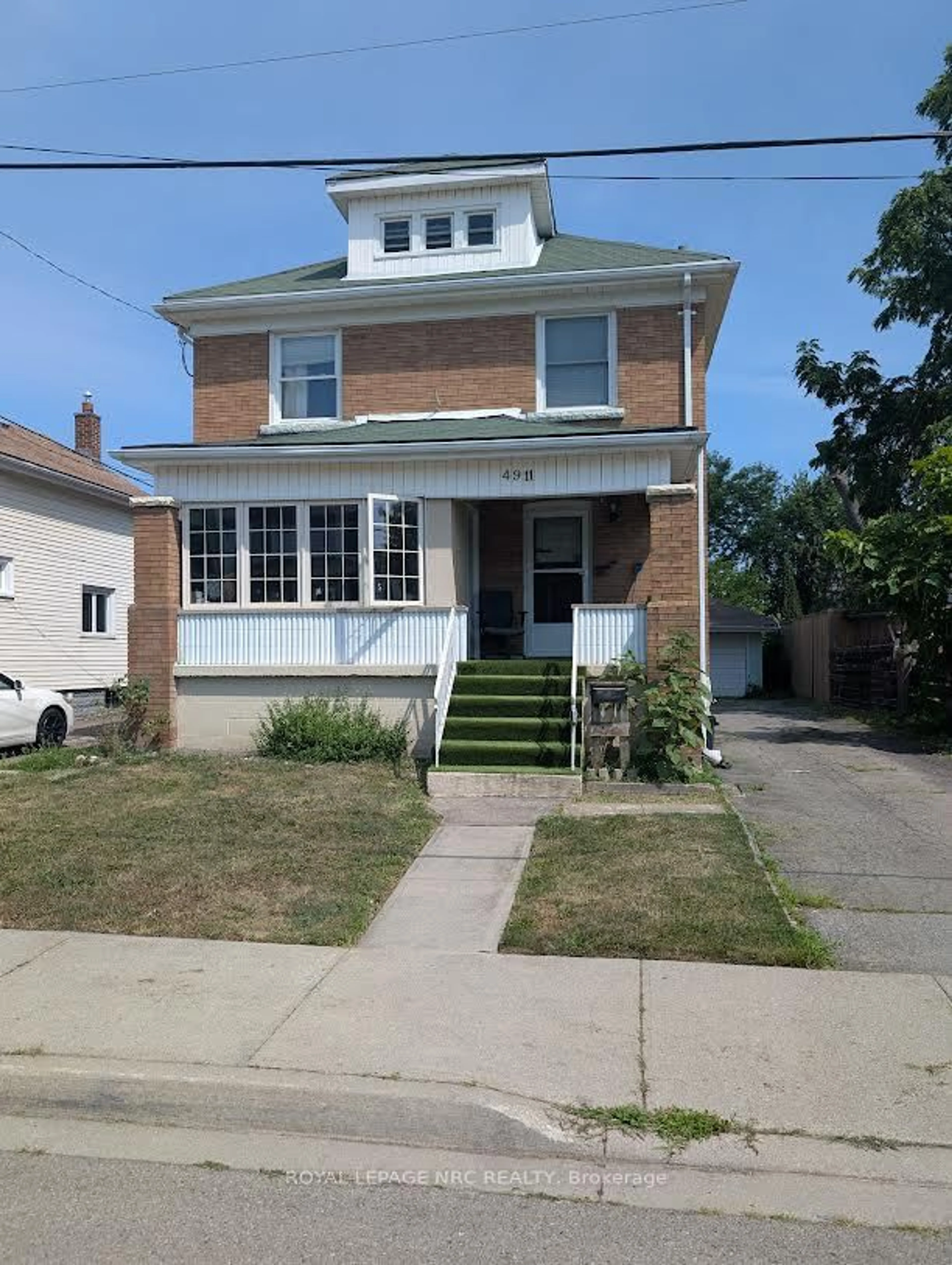 Home with brick exterior material, street for 4911 Maple St, Niagara Falls Ontario L2E 2M6