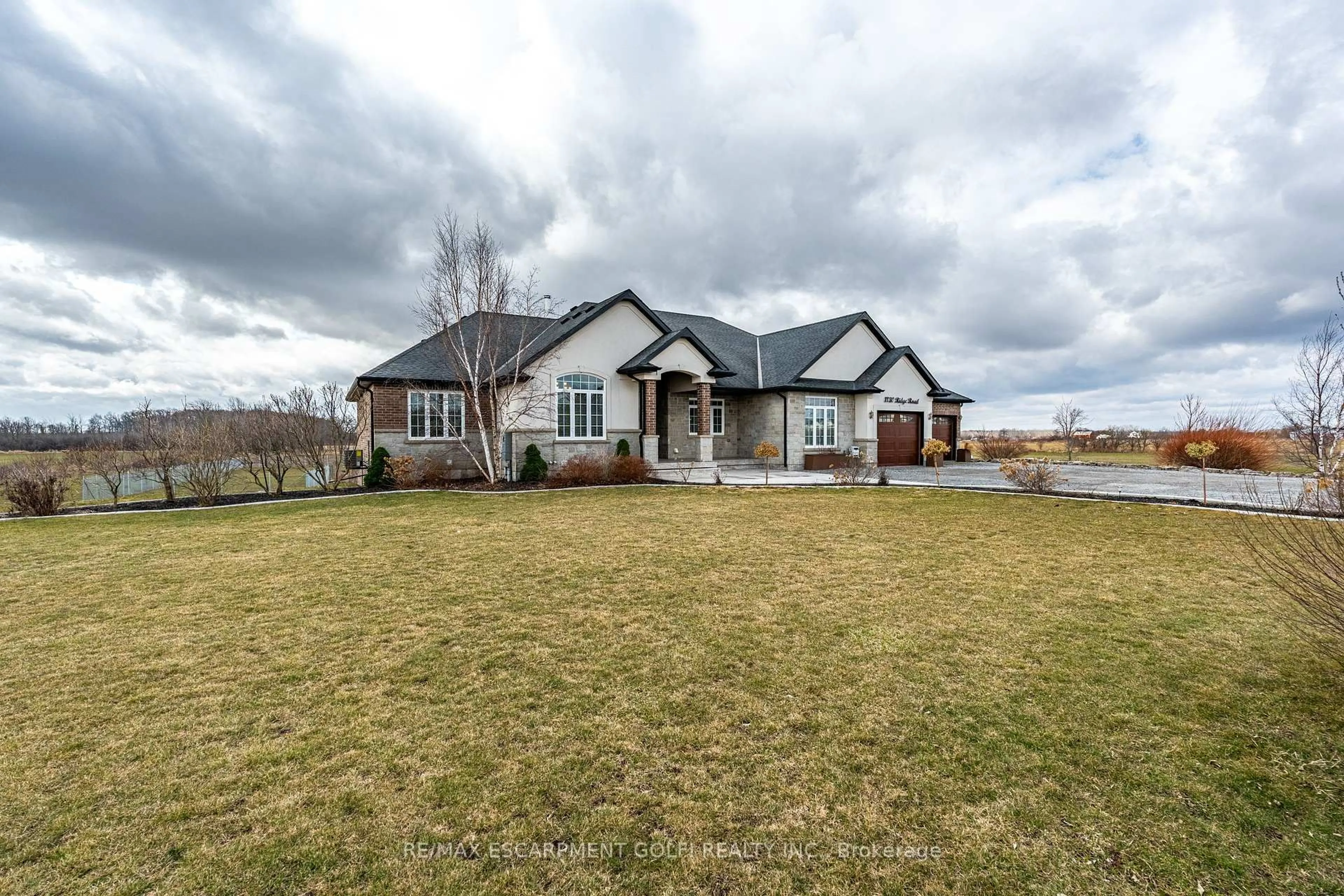A pic from outside/outdoor area/front of a property/back of a property/a pic from drone, water/lake/river/ocean view for 1130 RIDGE Rd, Hamilton Ontario L8J 2X5