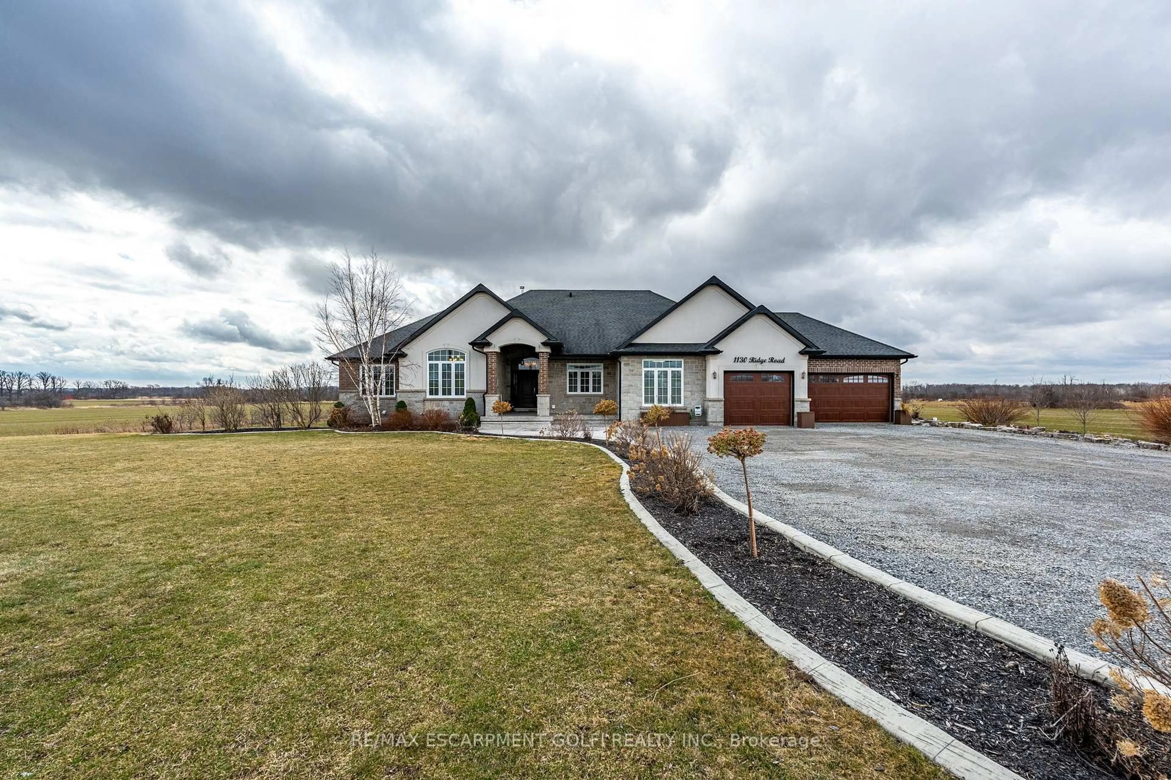 Home with brick exterior material, street for 1130 RIDGE Rd, Hamilton Ontario L8J 2X5