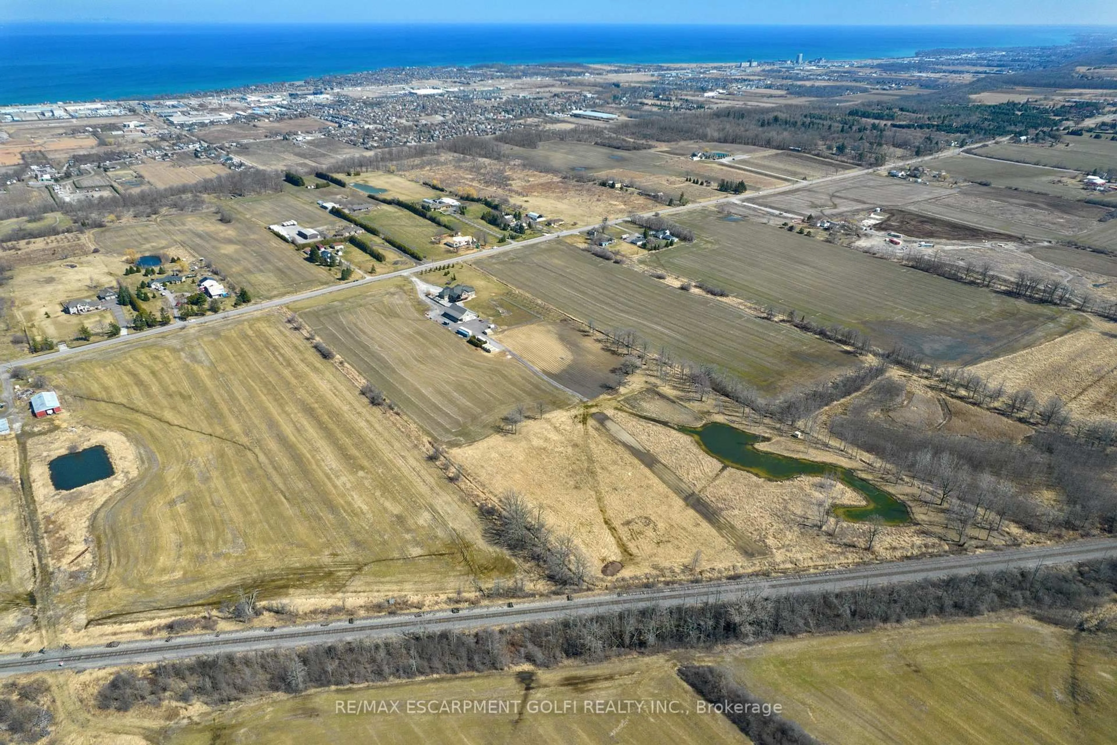 A pic from outside/outdoor area/front of a property/back of a property/a pic from drone, water/lake/river/ocean view for 1130 RIDGE Rd, Hamilton Ontario L8J 2X5