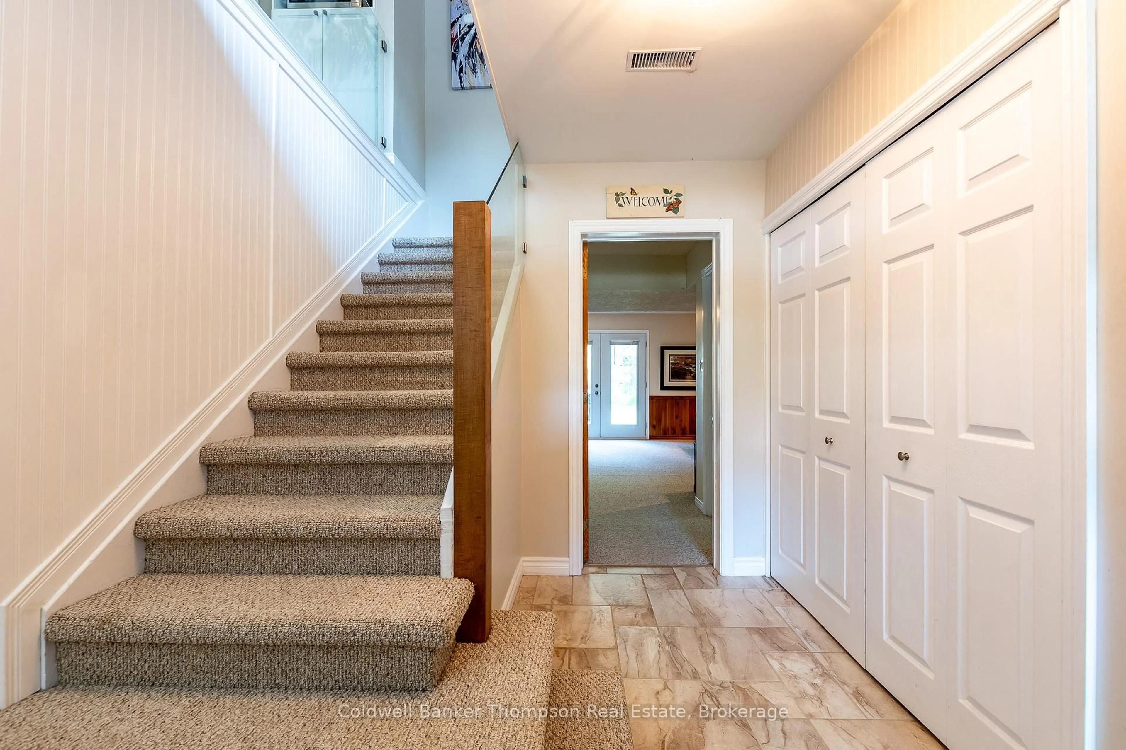 Indoor foyer for 19 Beechwood Path, Huntsville Ontario P1H 1S6