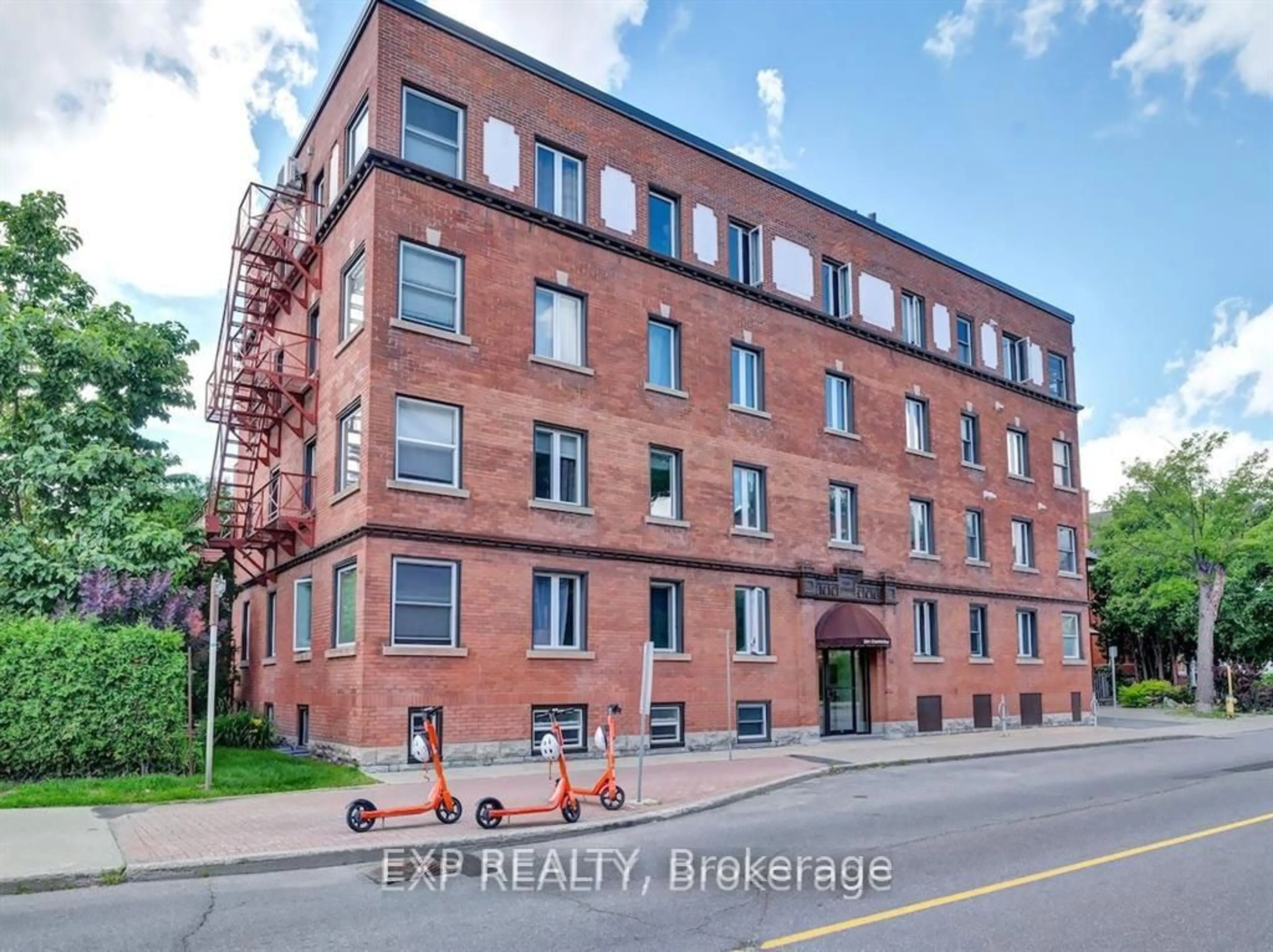 Home with brick exterior material, building for 244 CHARLOTTE St #1, Ottawa Ontario K1N 8L3