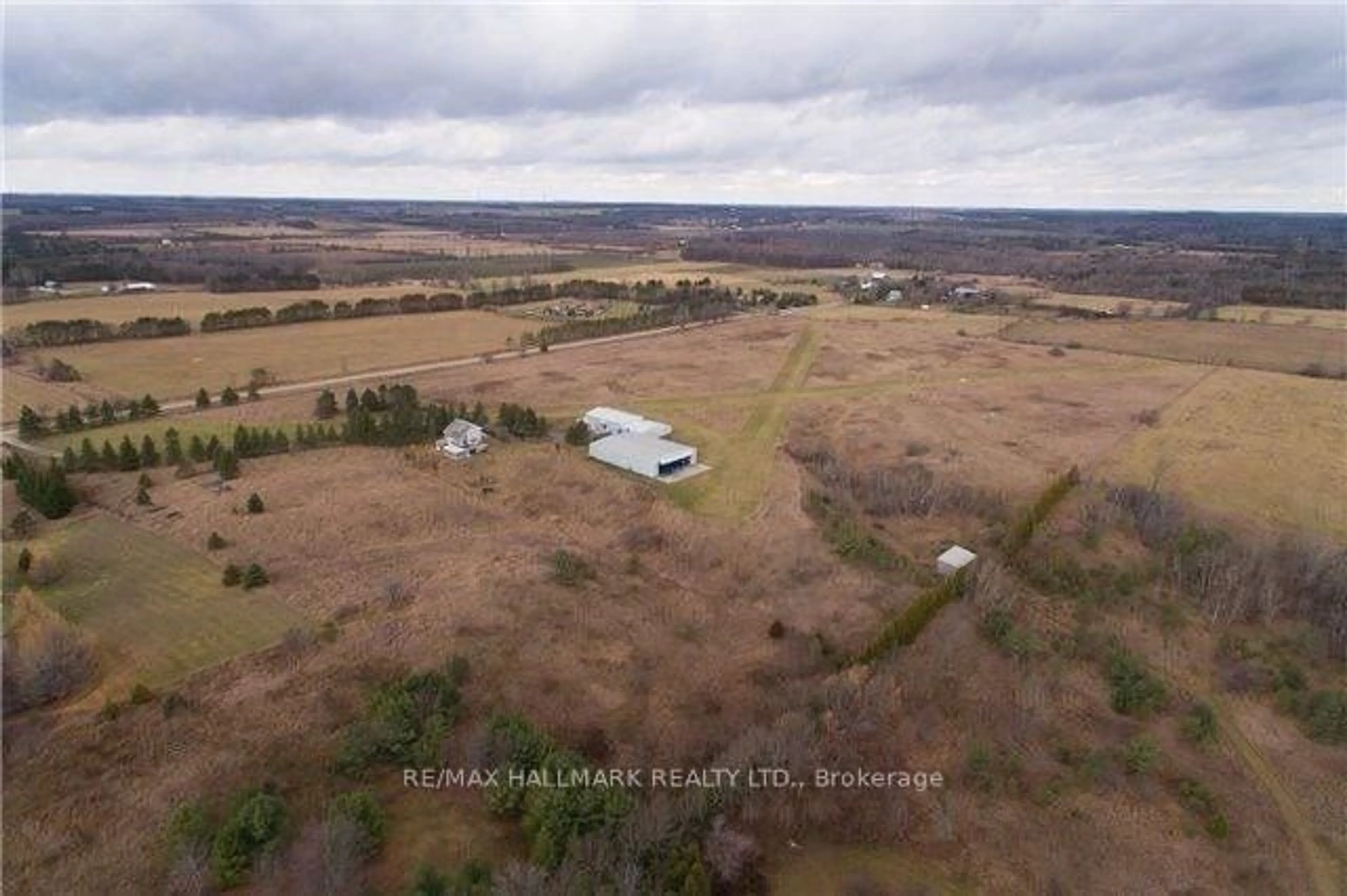 A pic from outside/outdoor area/front of a property/back of a property/a pic from drone, building for 674015 Hurontario St, Mono Ontario L9W 5R9