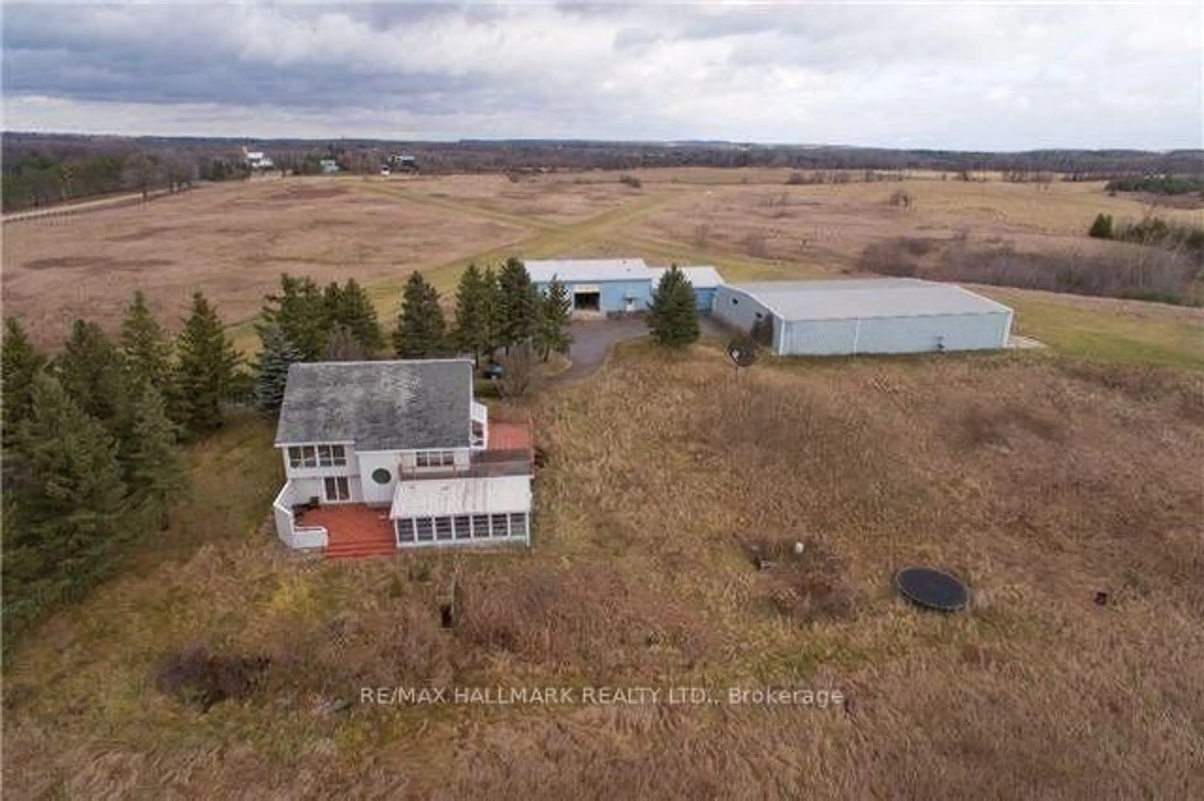 A pic from outside/outdoor area/front of a property/back of a property/a pic from drone, building for 674015 Hurontario St, Mono Ontario L9W 5R9