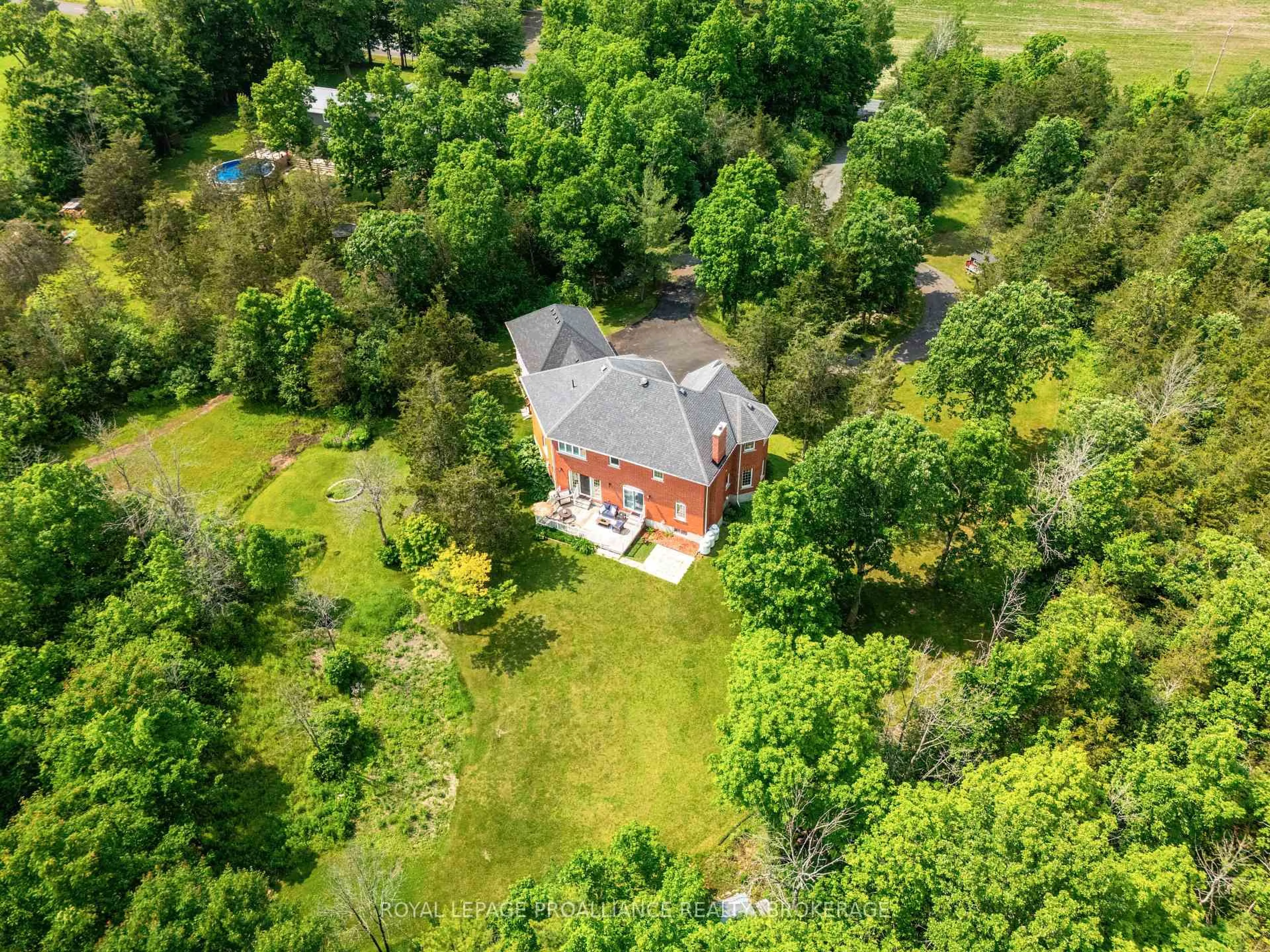 A pic from outside/outdoor area/front of a property/back of a property/a pic from drone, unknown for 946 Bridge St, Greater Napanee Ontario K7R 3L1