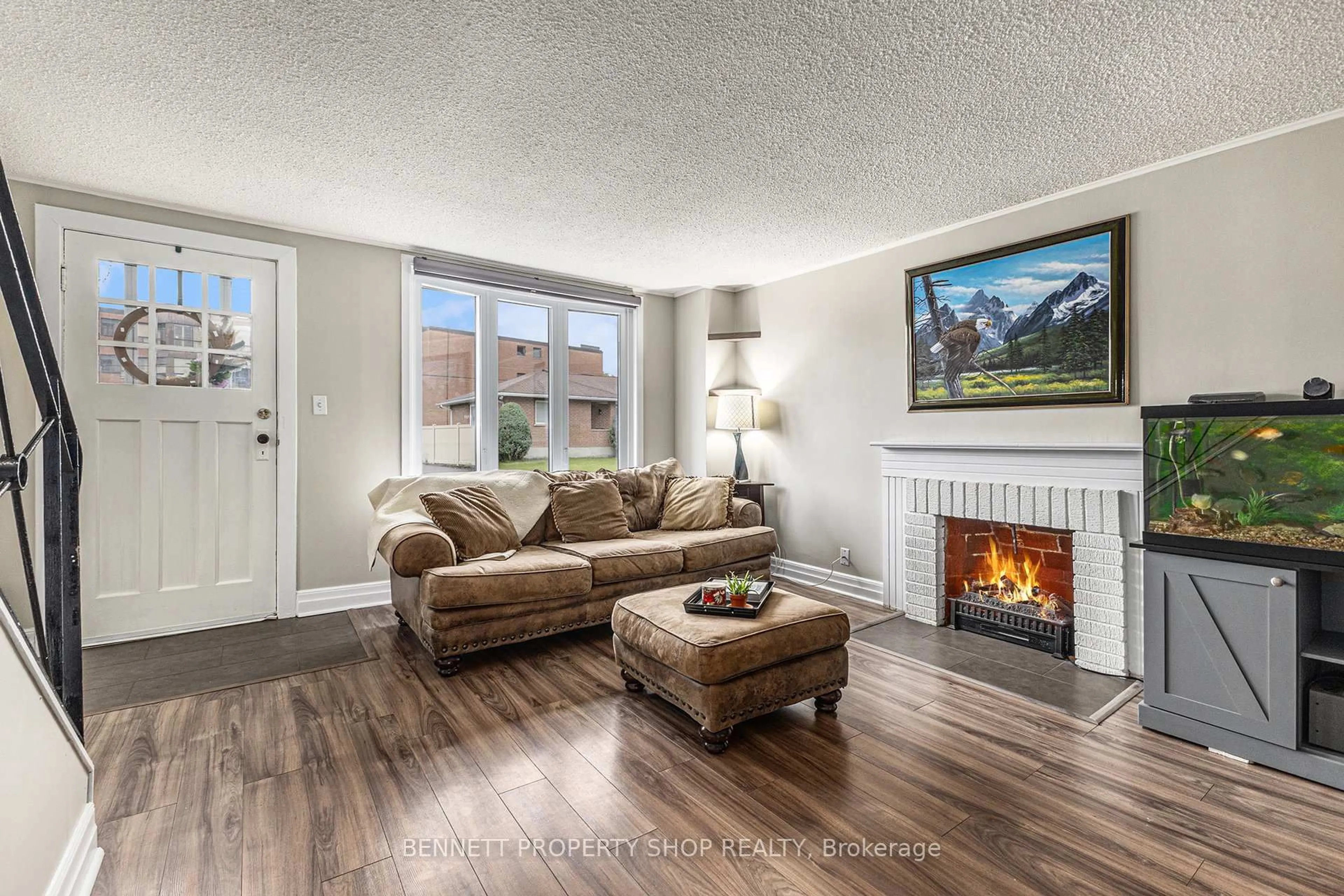 Living room with furniture, unknown for 94 Mcgonigal St, Arnprior Ontario K7S 1M3