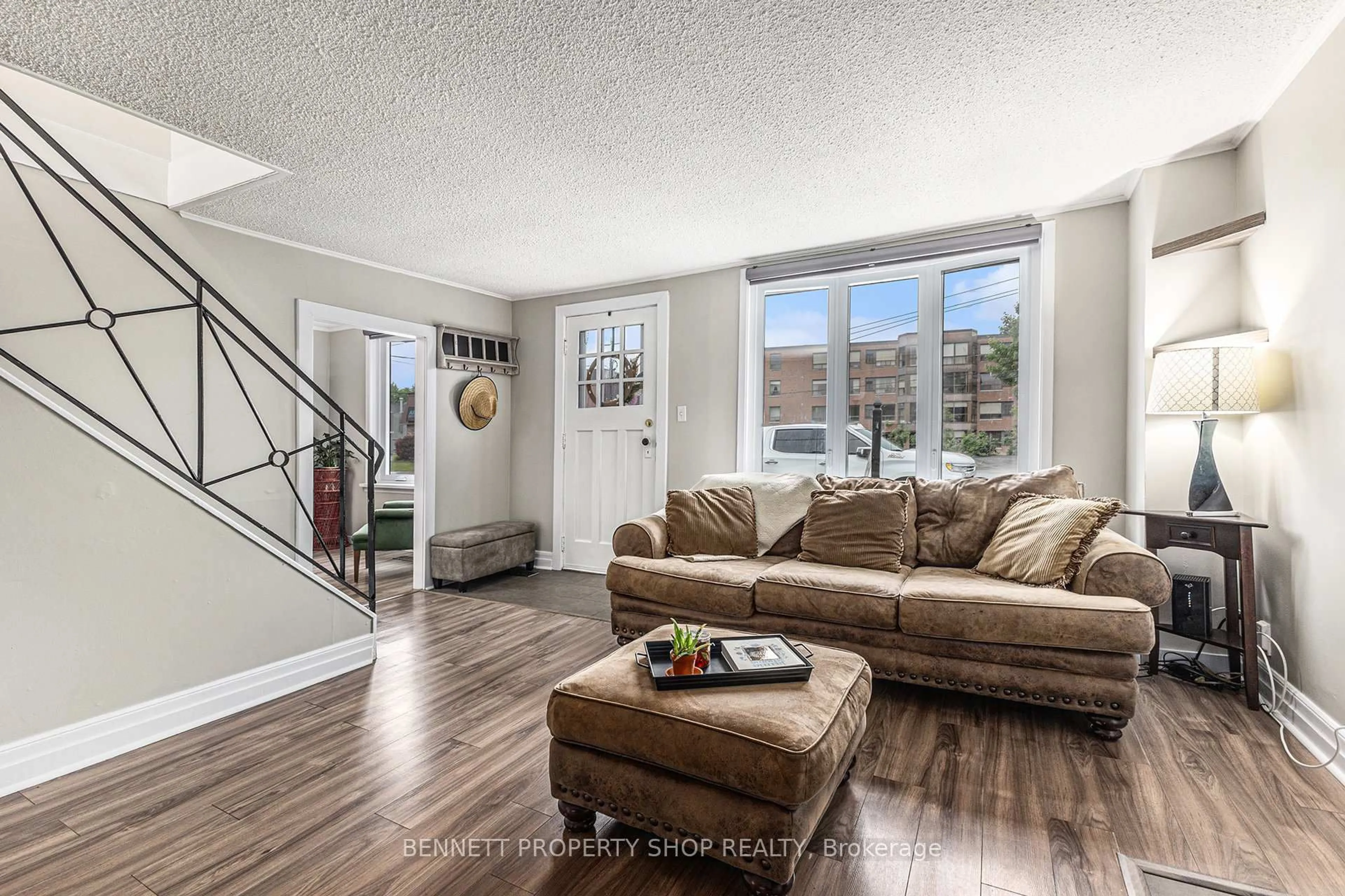 Living room with furniture, unknown for 94 Mcgonigal St, Arnprior Ontario K7S 1M3