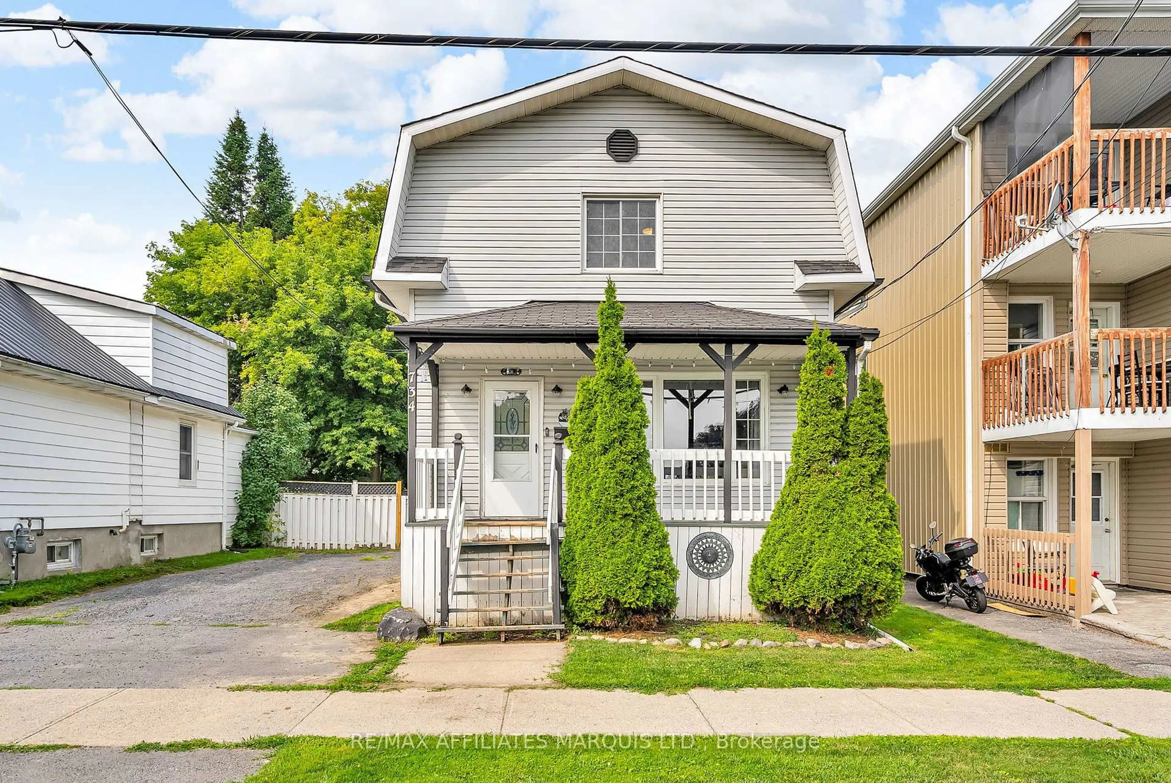 Home with vinyl exterior material, street for 734 Marlborough St, Cornwall Ontario K6H 4B3