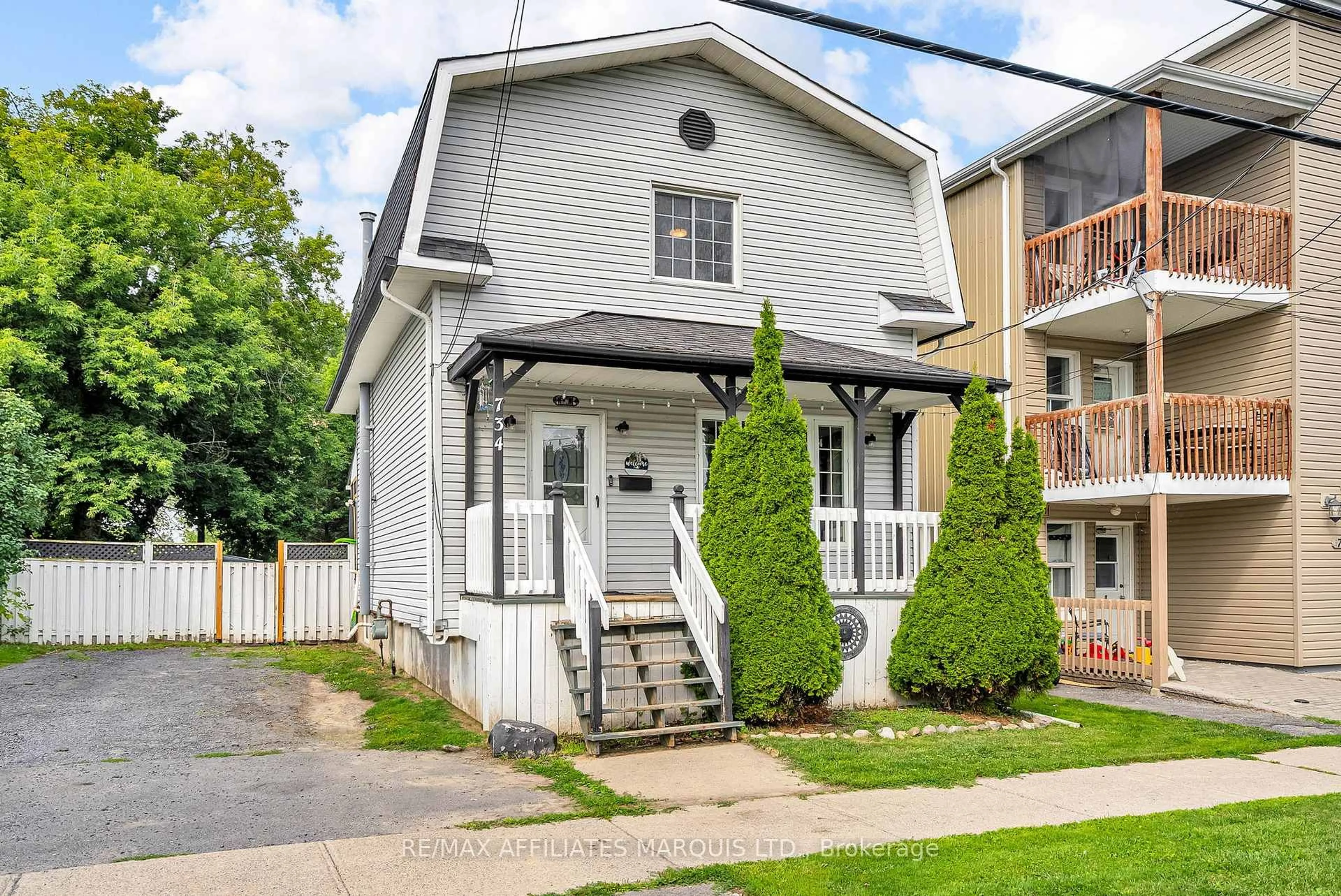 Home with vinyl exterior material, street for 734 Marlborough St, Cornwall Ontario K6H 4B3