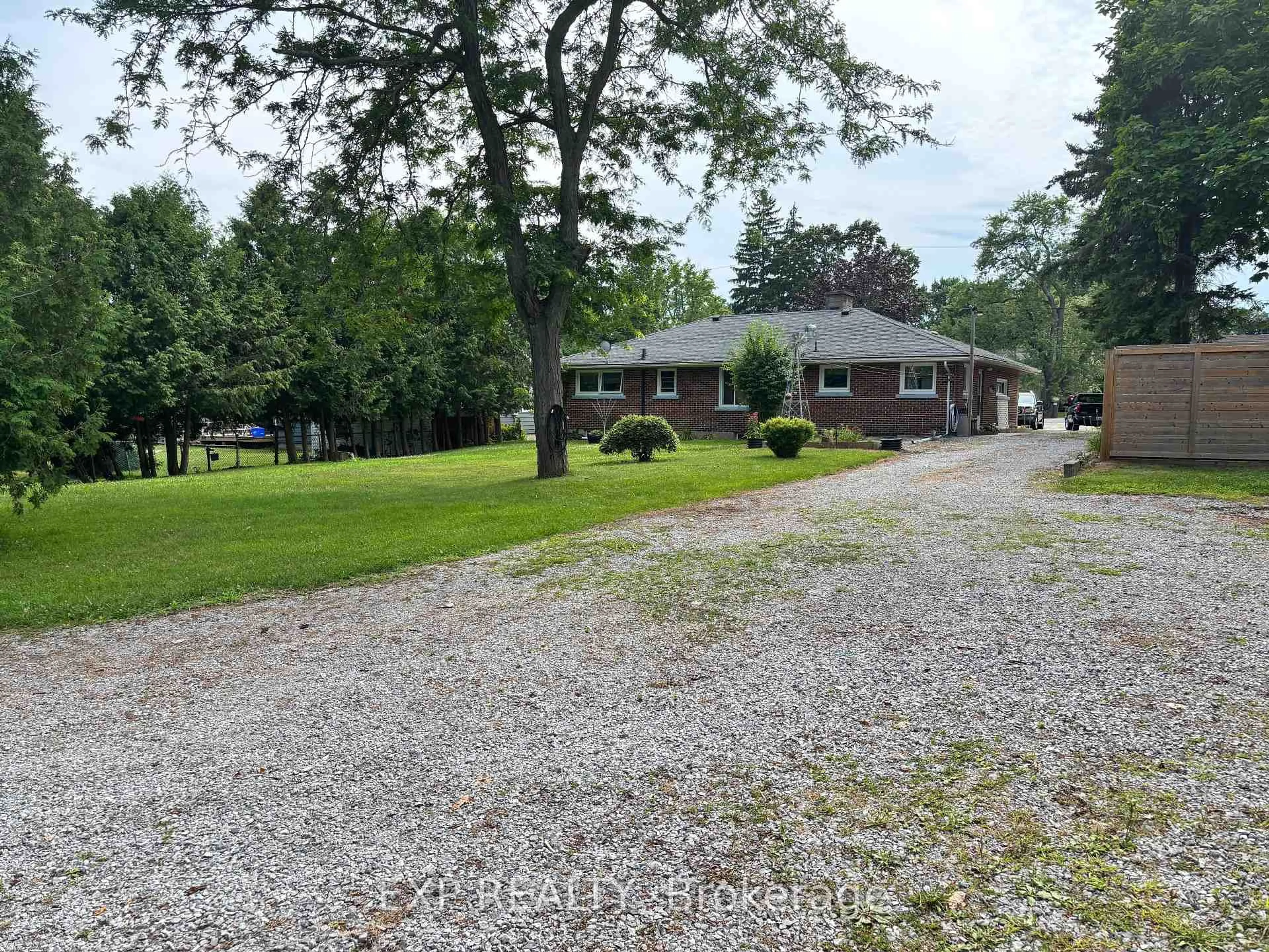 A pic from outside/outdoor area/front of a property/back of a property/a pic from drone, unknown for 517 Norfolk St, Norfolk Ontario N3Y 2X6