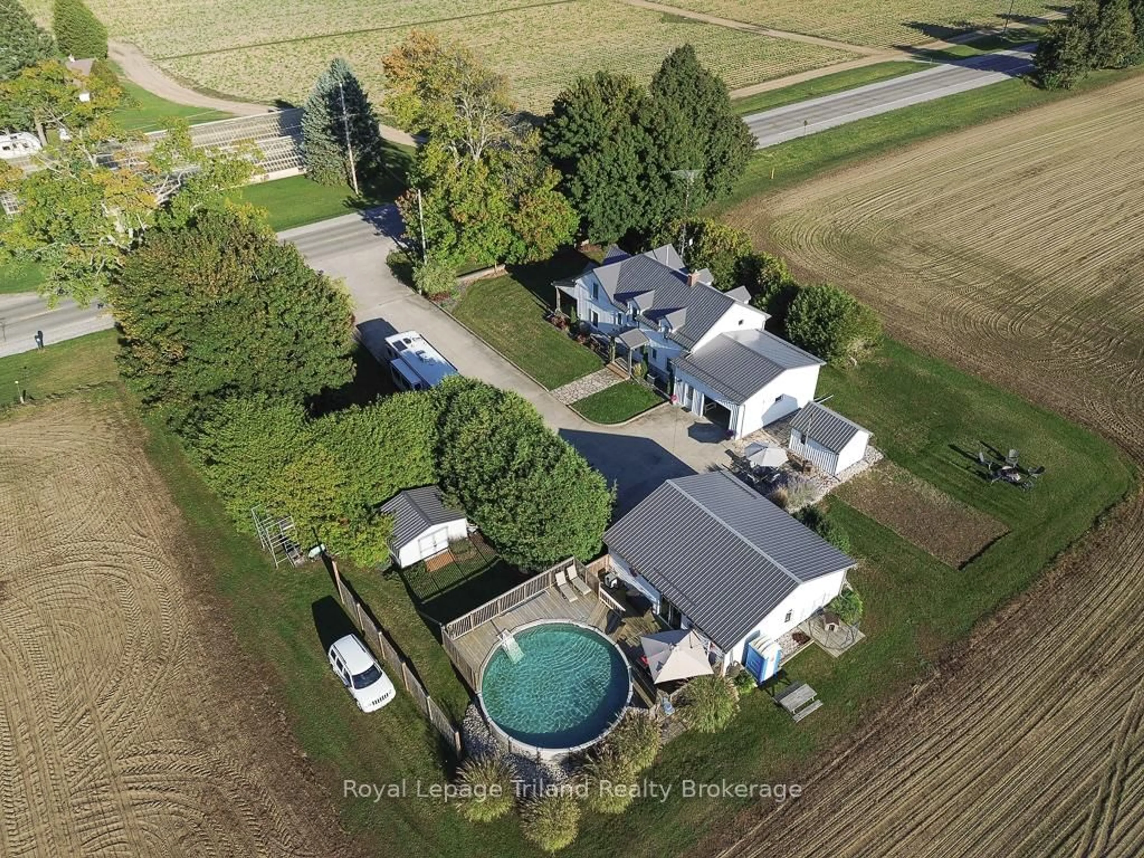 A pic from outside/outdoor area/front of a property/back of a property/a pic from drone, street for 3811 HIGHWAY 59, Norfolk Ontario N0J 1E0