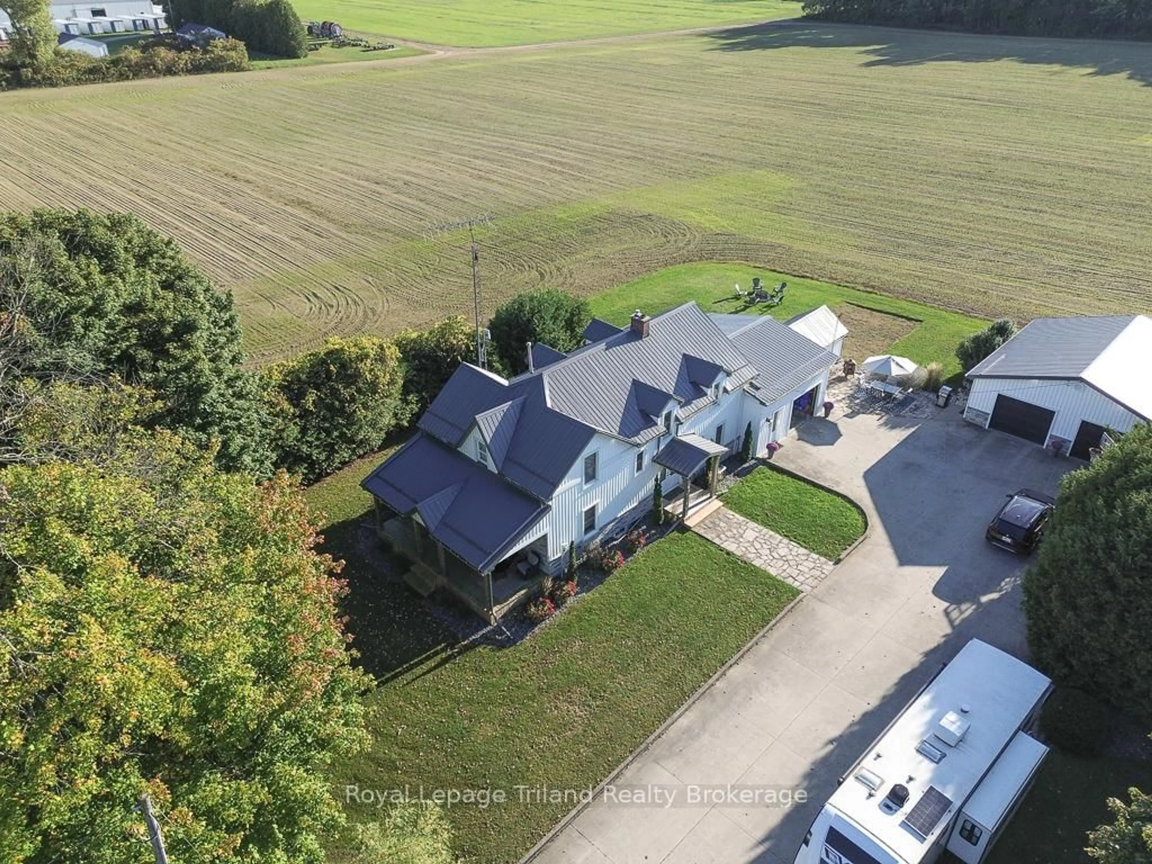 A pic from outside/outdoor area/front of a property/back of a property/a pic from drone, unknown for 3811 HIGHWAY 59, Norfolk Ontario N0J 1E0