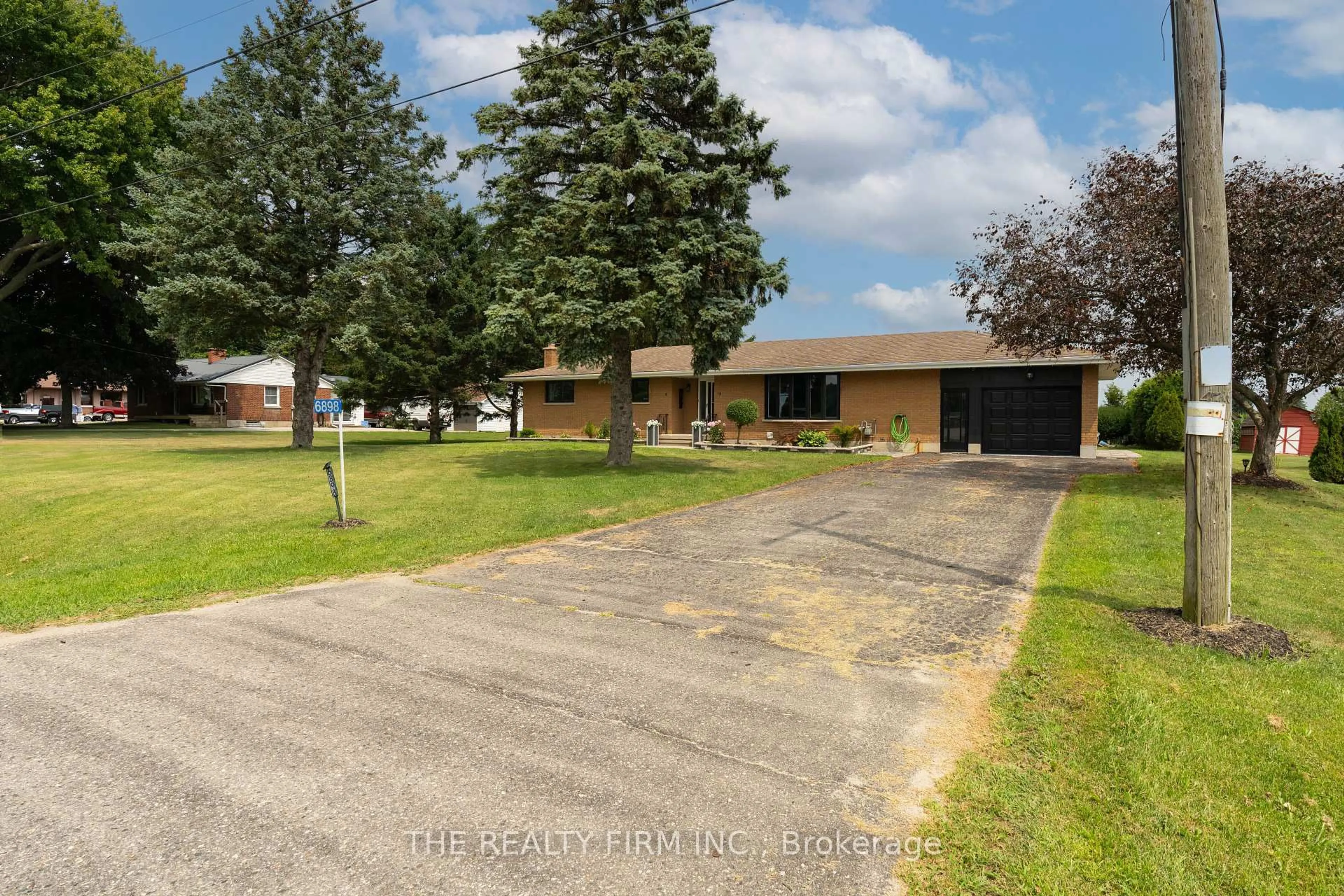 A pic from outside/outdoor area/front of a property/back of a property/a pic from drone, unknown for 6898 Sunset Rd, Central Elgin Ontario N6H 1L7