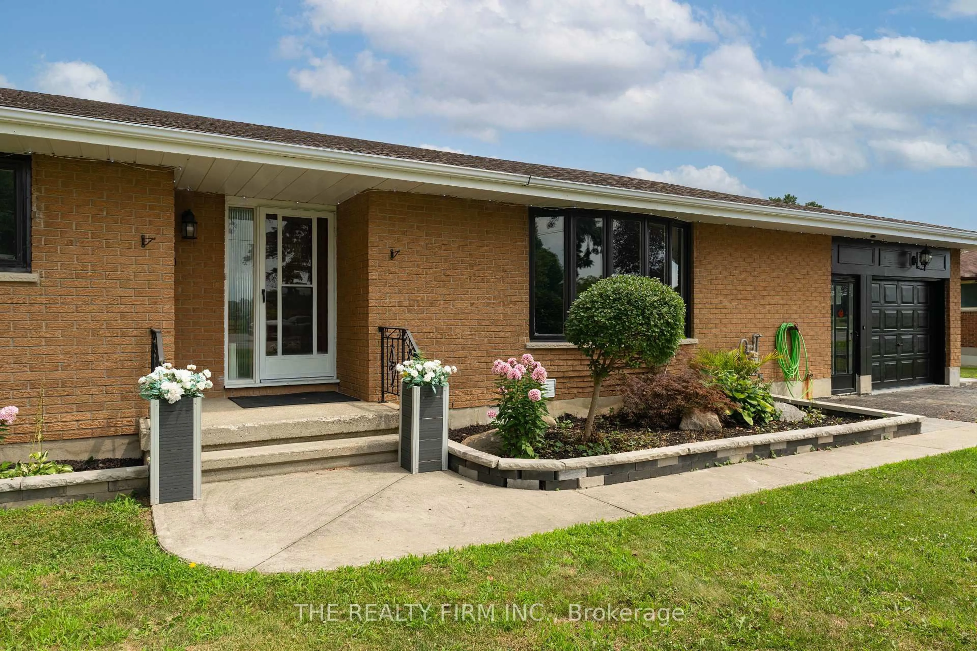 Home with brick exterior material, unknown for 6898 Sunset Rd, Central Elgin Ontario N6H 1L7