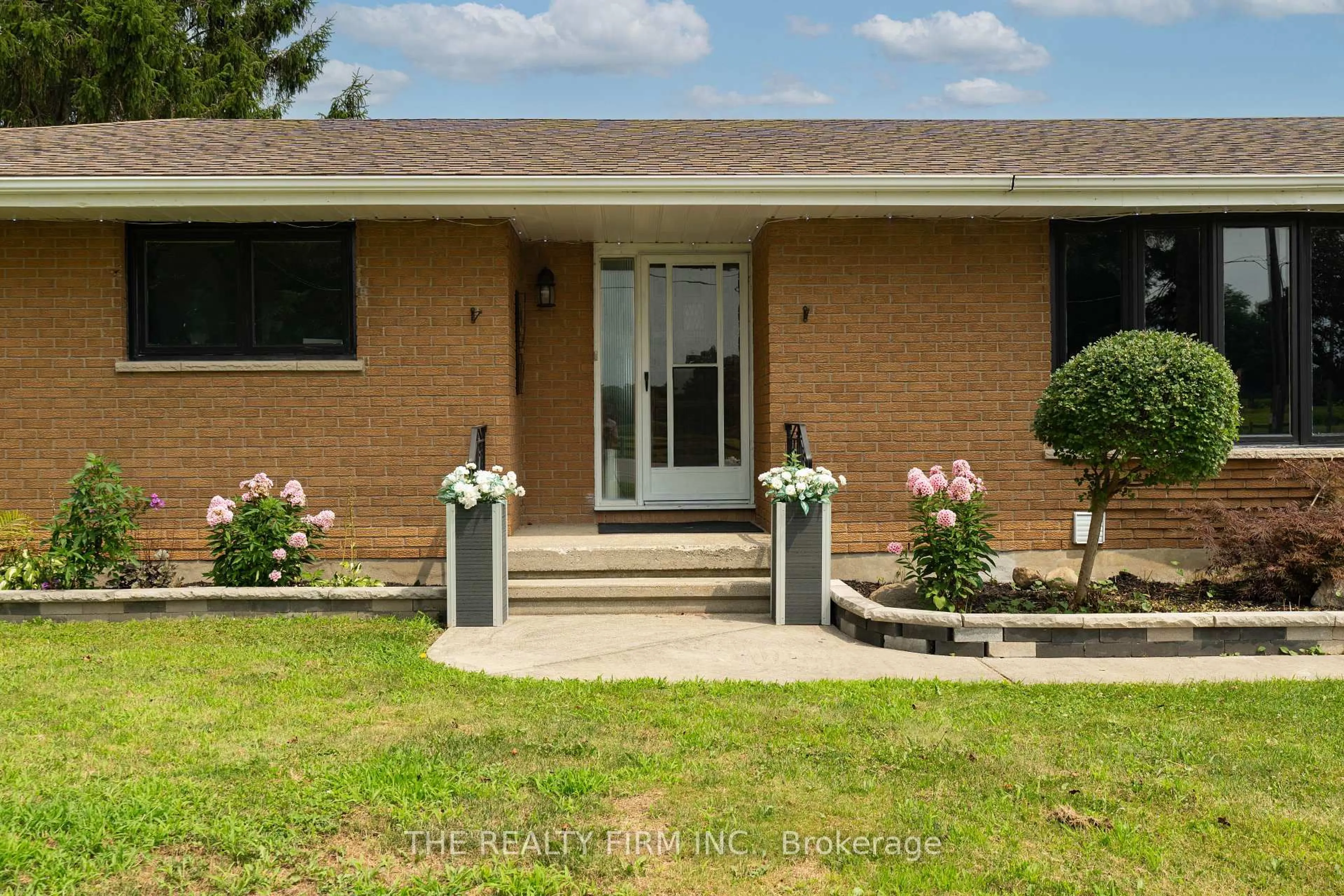 Home with brick exterior material, unknown for 6898 Sunset Rd, Central Elgin Ontario N6H 1L7
