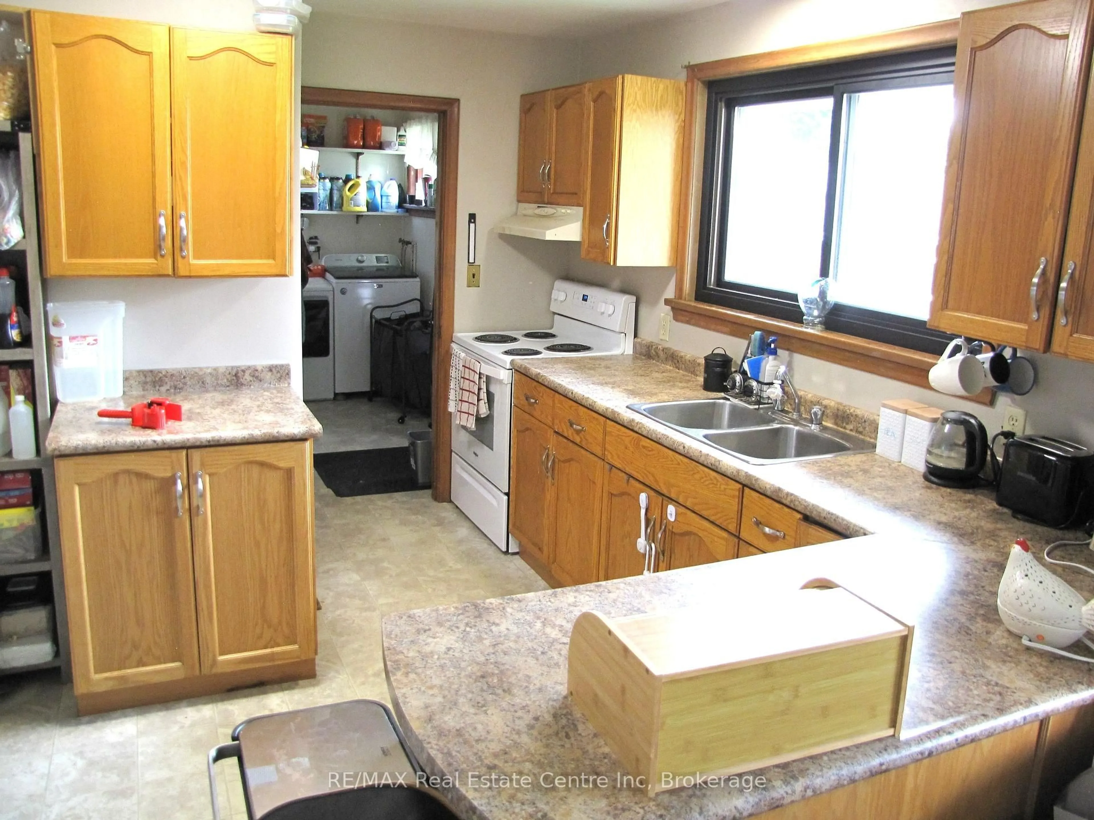Standard kitchen, unknown for 100 Edward St, Wellington North Ontario N0G 1A0