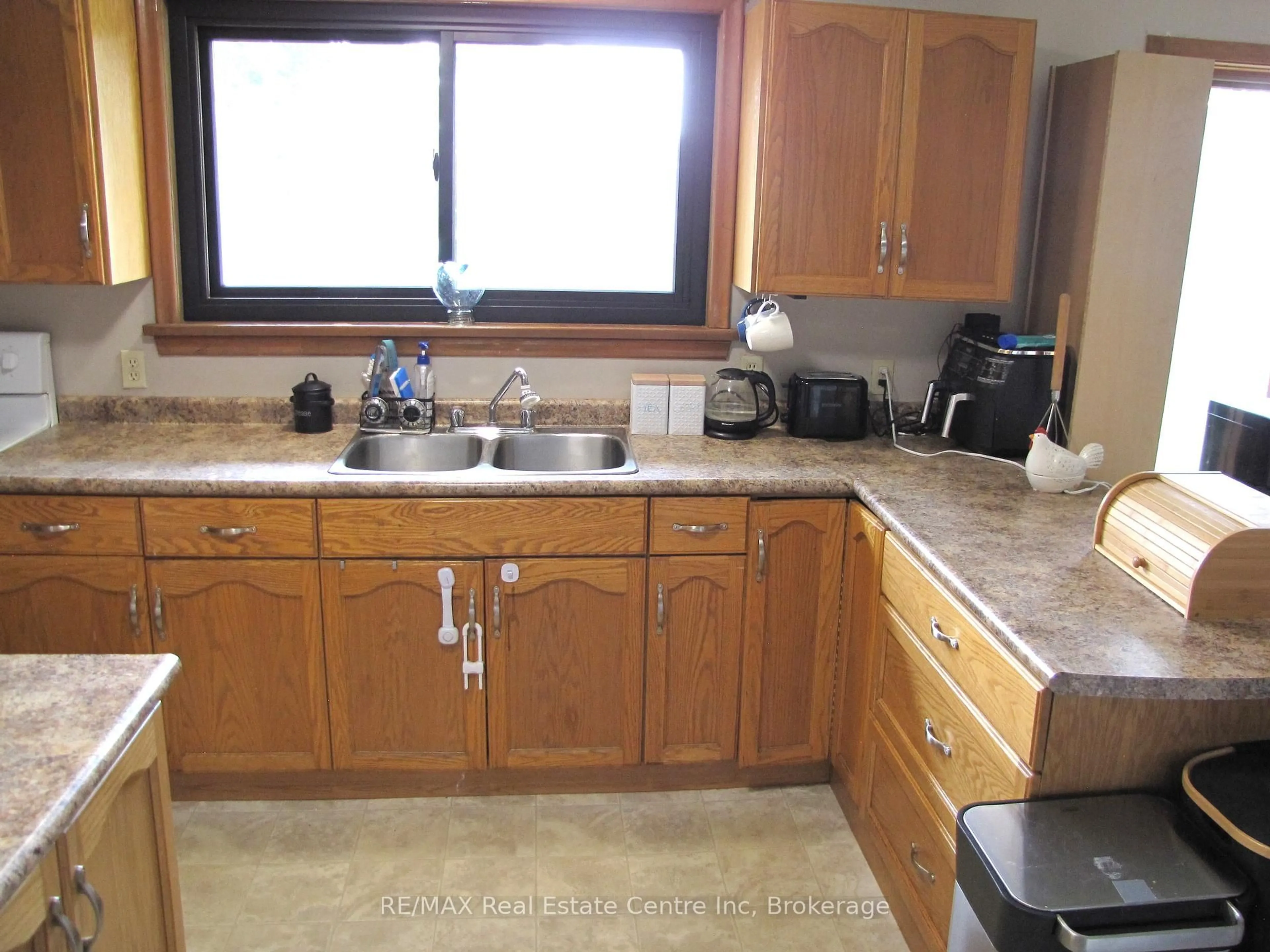 Standard kitchen, ceramic/tile floor for 100 Edward St, Wellington North Ontario N0G 1A0