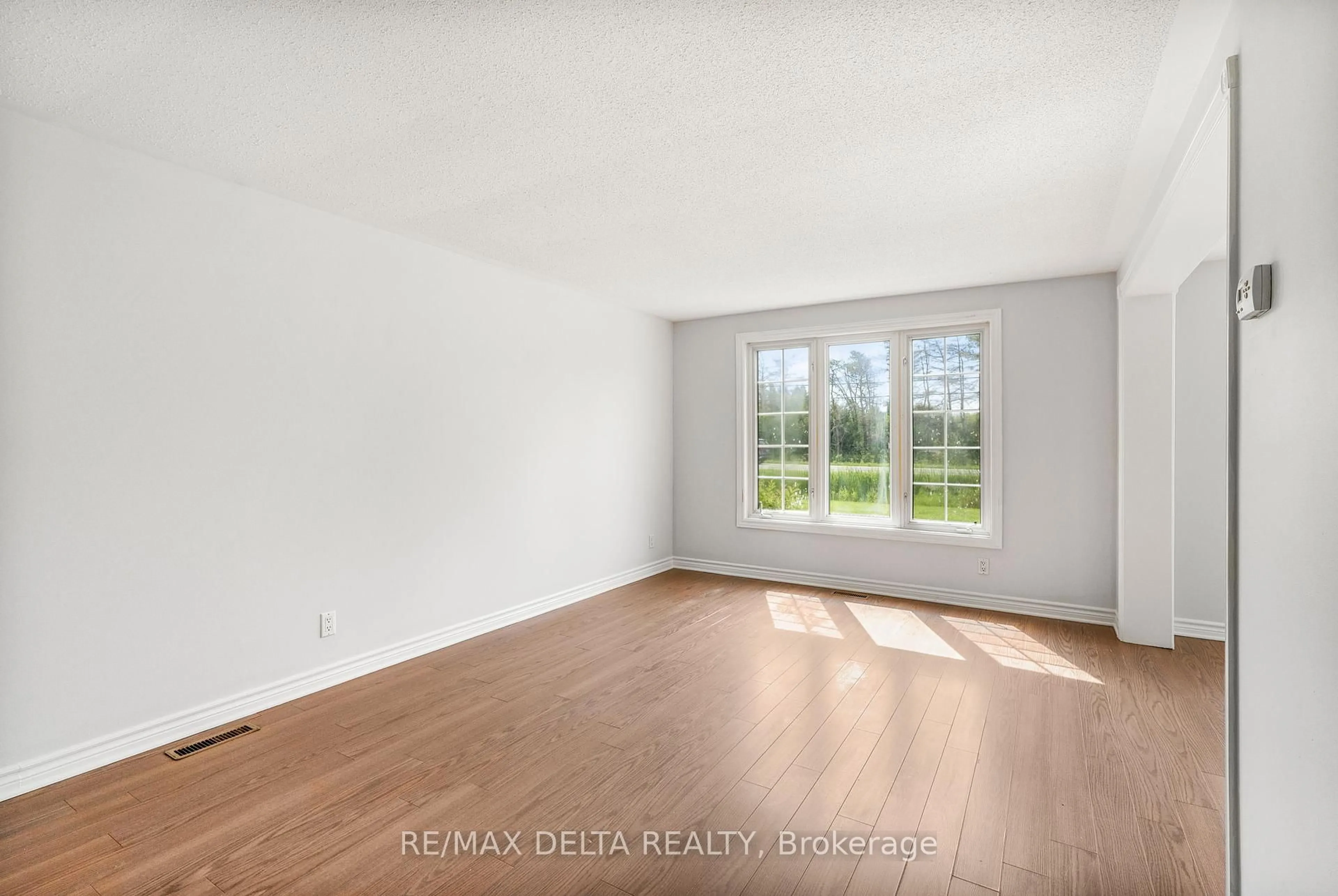 A pic of a room for 353 Russell Rd, Clarence-Rockland Ontario K0A 2A0