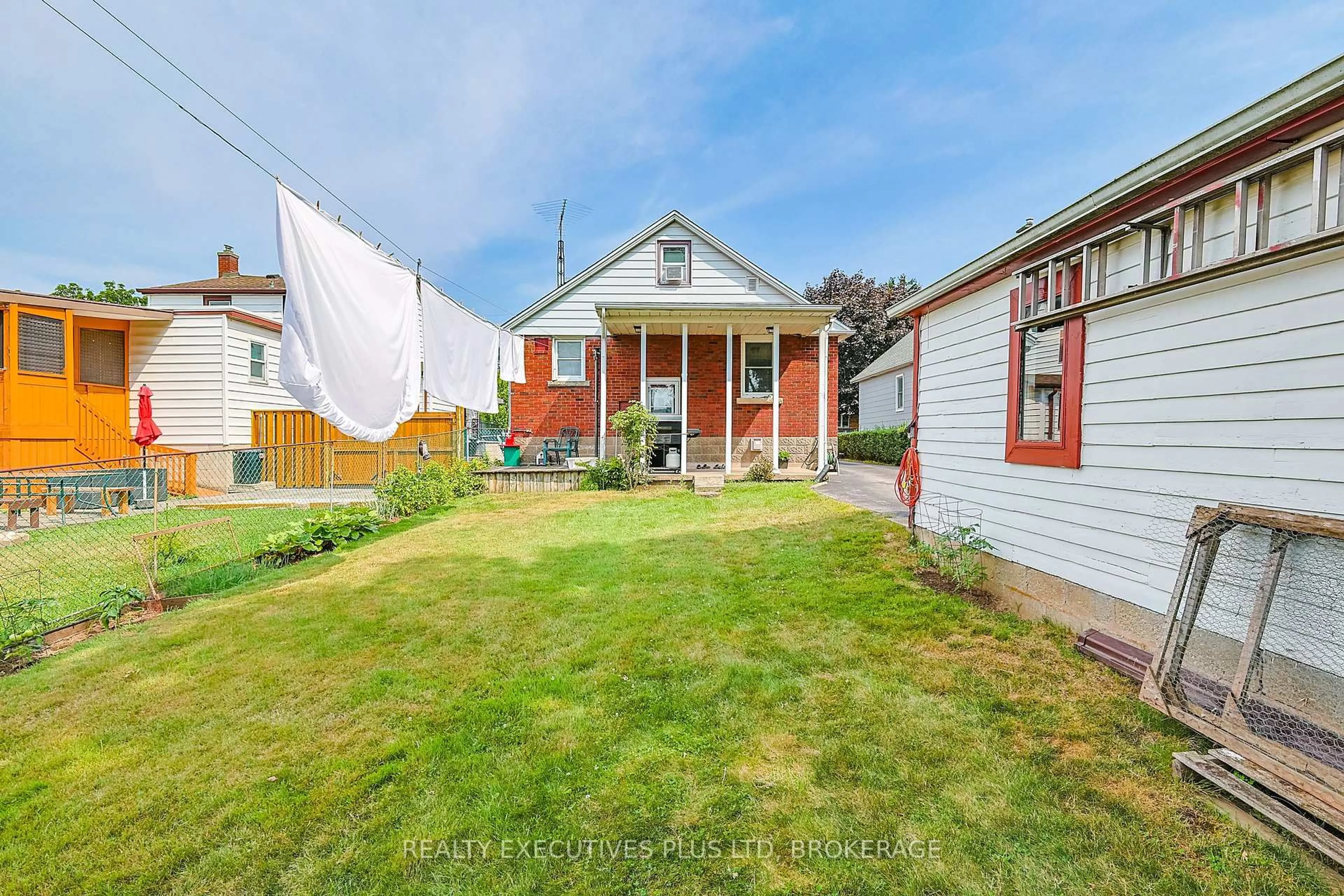 A pic from outside/outdoor area/front of a property/back of a property/a pic from drone, street for 6322 Monroe St, Niagara Falls Ontario L2G 2G8