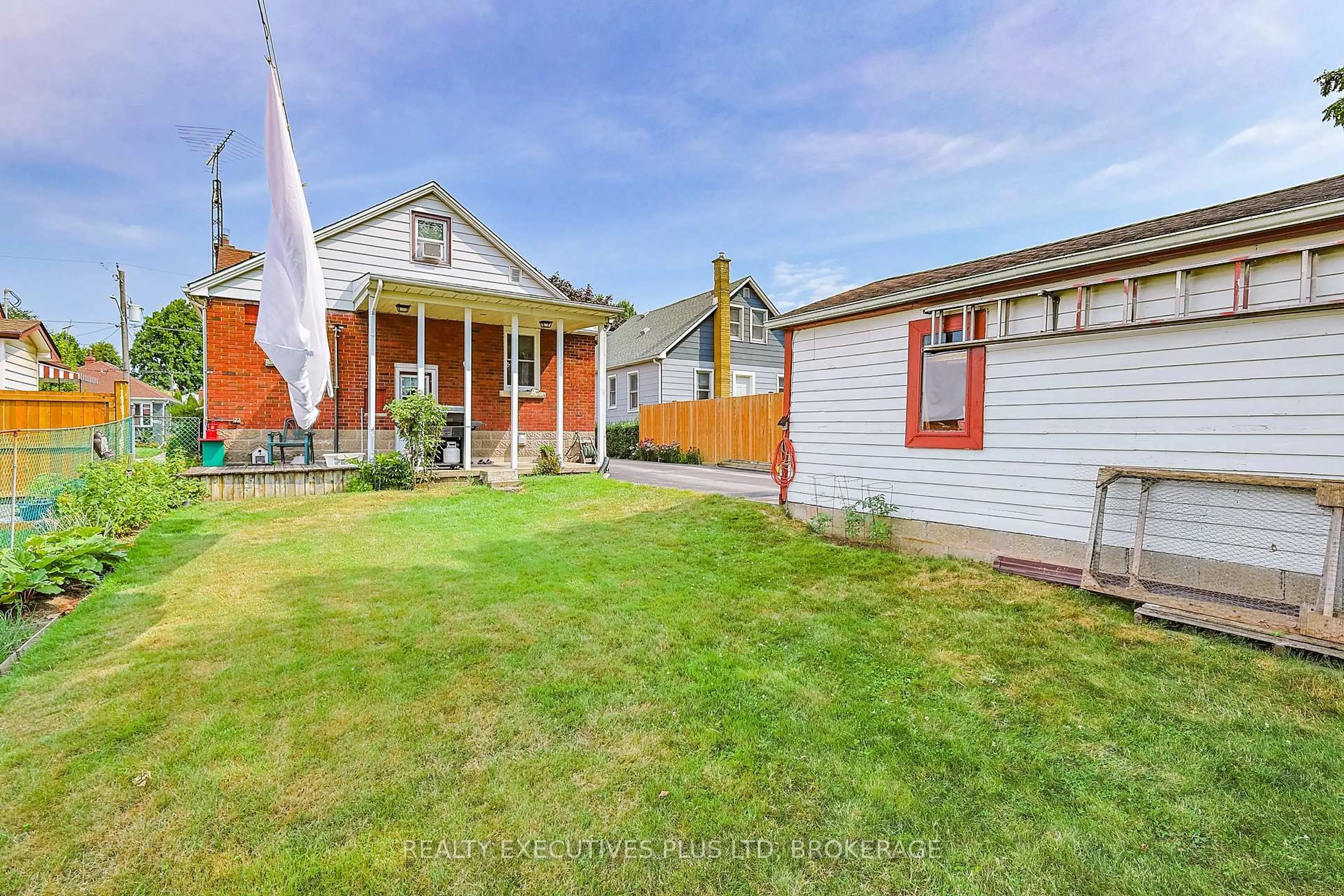 A pic from outside/outdoor area/front of a property/back of a property/a pic from drone, street for 6322 Monroe St, Niagara Falls Ontario L2G 2G8