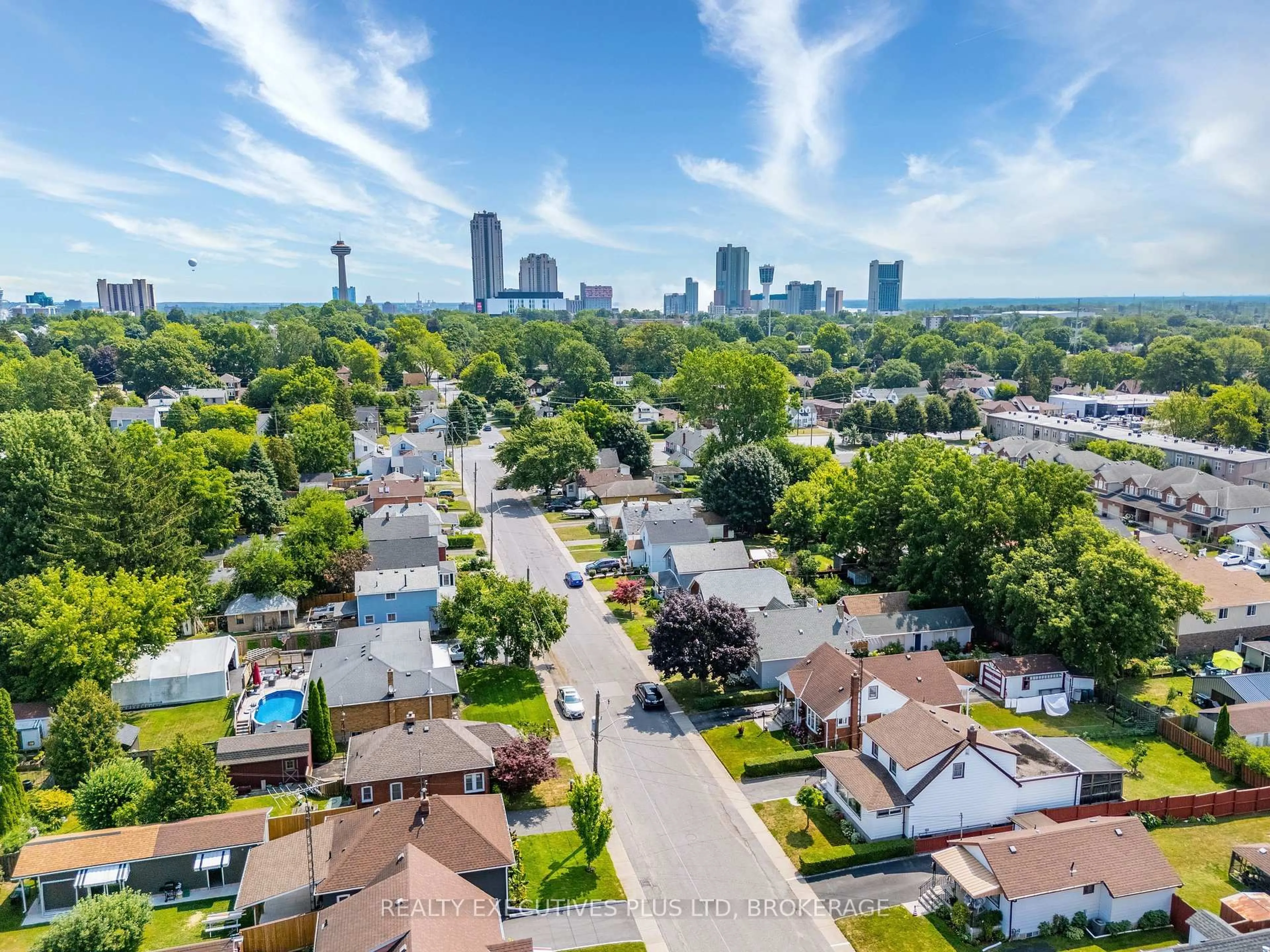 A pic from outside/outdoor area/front of a property/back of a property/a pic from drone, city buildings view from balcony for 6322 Monroe St, Niagara Falls Ontario L2G 2G8
